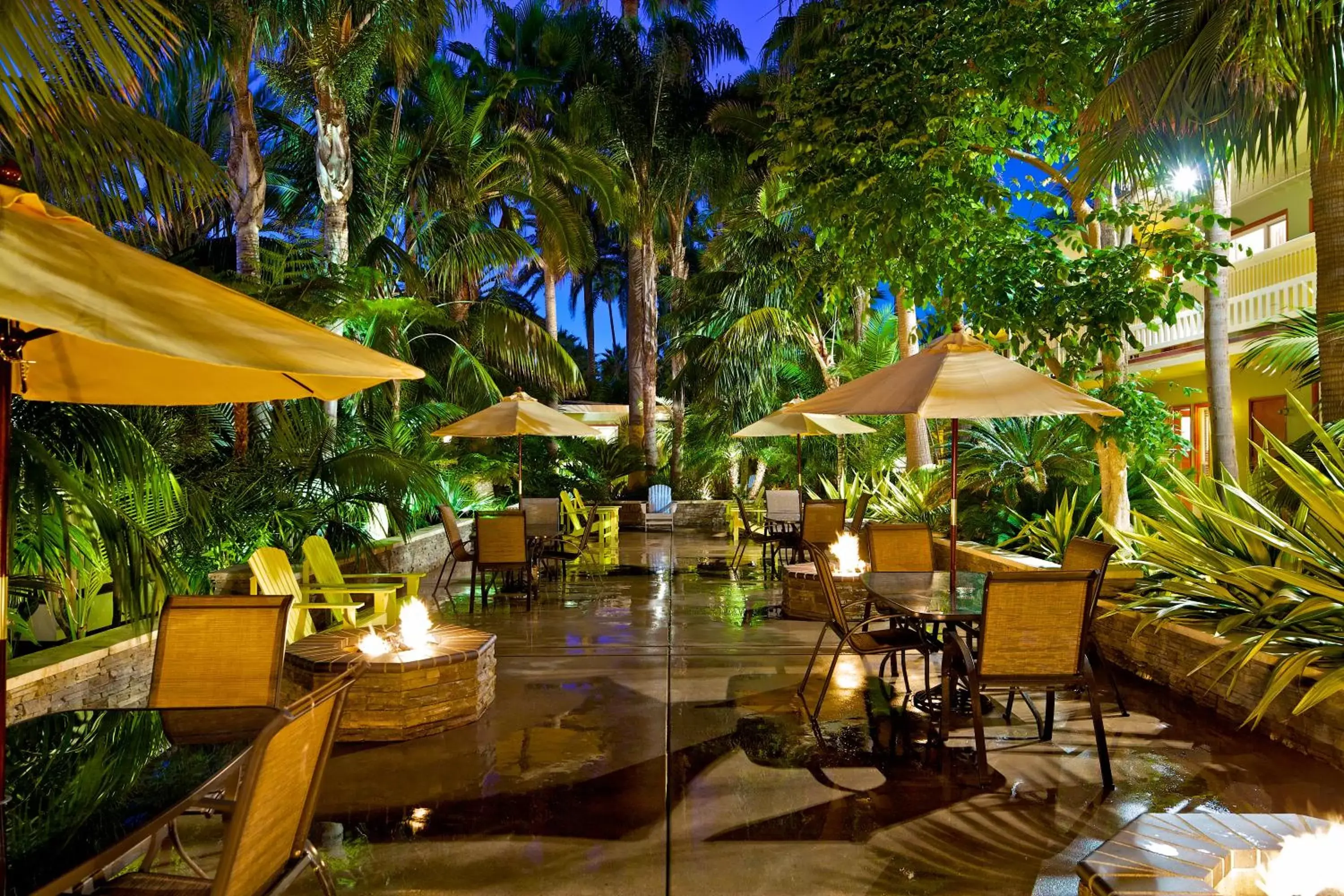 Restaurant/Places to Eat in Ocean Palms Beach Resort