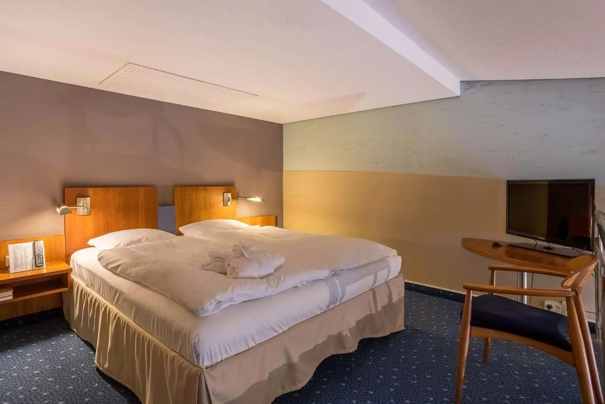 Photo of the whole room, Bed in elaya hotel frankfurt oberursel, ehemals The Rilano Hotel Oberursel