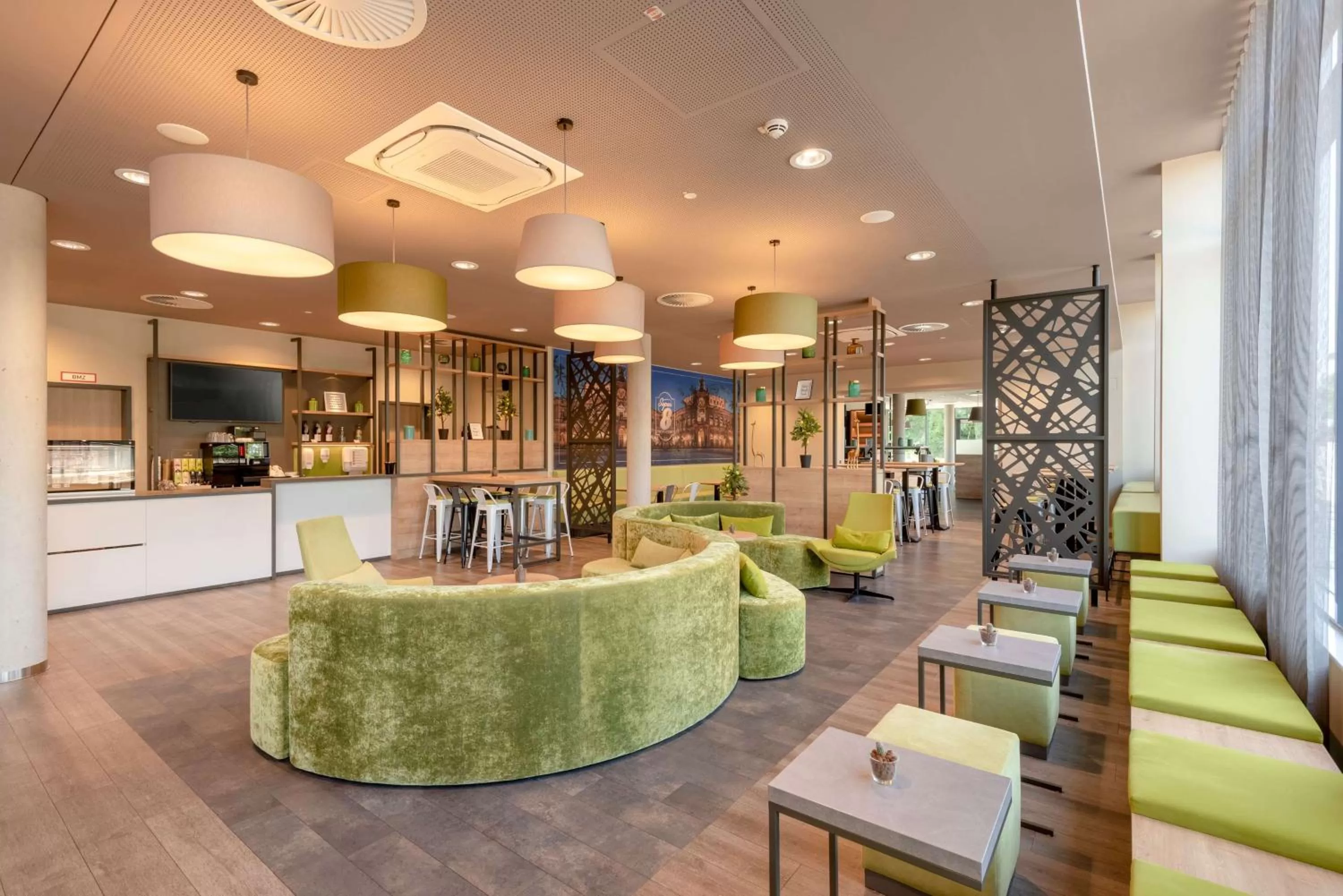 Lobby or reception in Super 8 by Wyndham Dresden