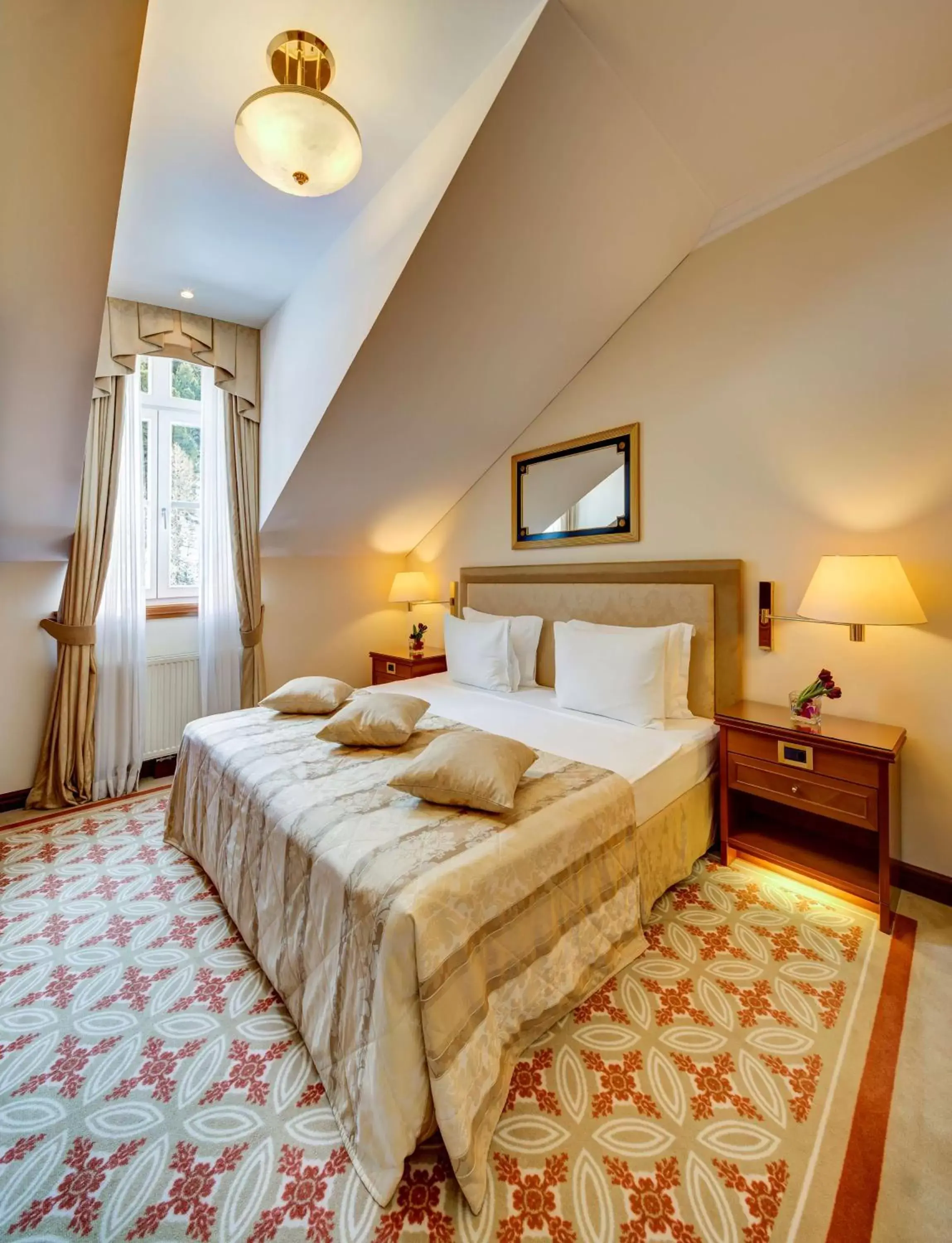 Bedroom, Bed in Grand Hotel des Bains Kempinski