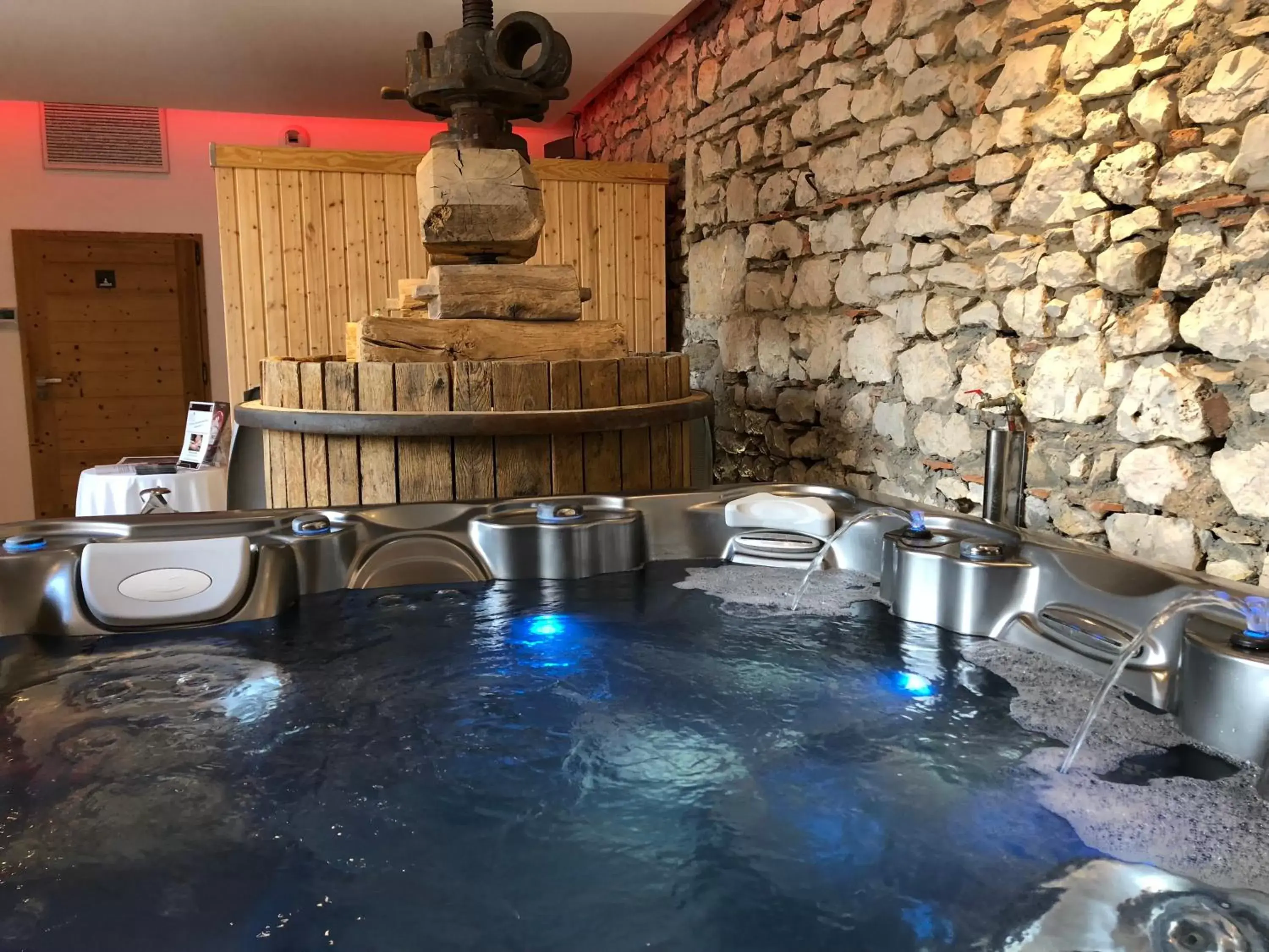 Hot Tub in Les Villas du Domaine de Suzel