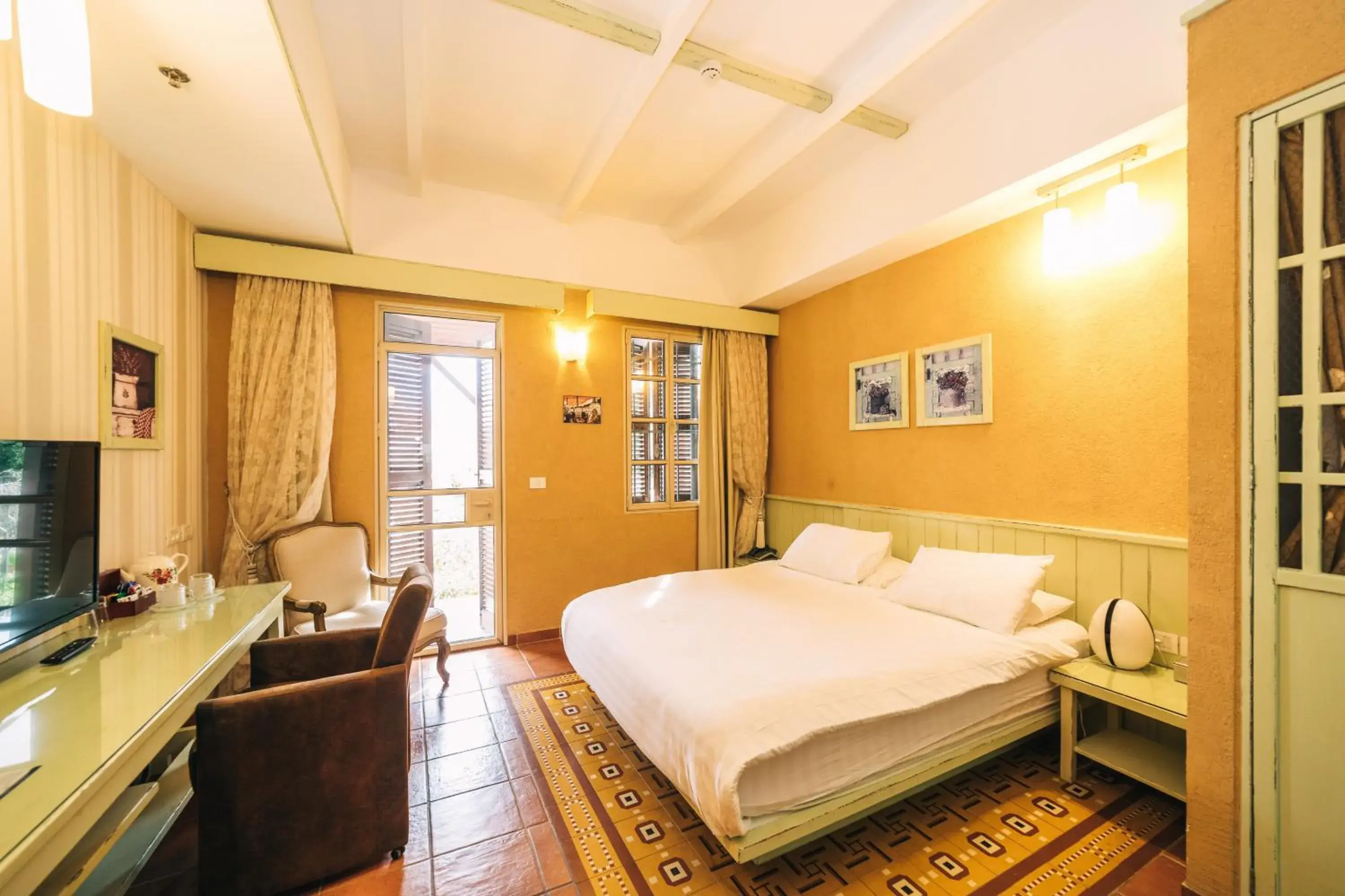 Photo of the whole room, Bed in Templer's House Boutique hotel