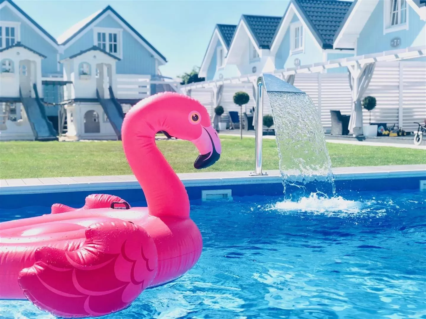 Patio, Water Park in Baltic Family - domki całoroczne nad morzem basen kidsclub rowery