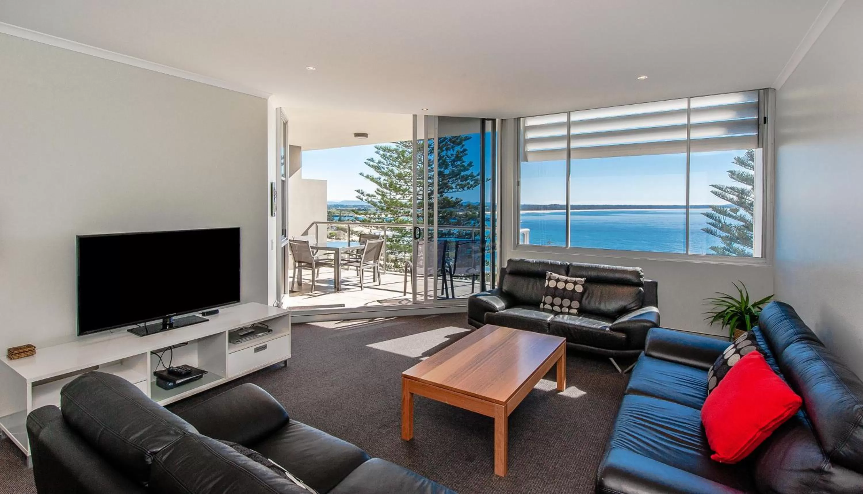 Balcony/Terrace, Lounge/Bar in Sandcastle Apartments