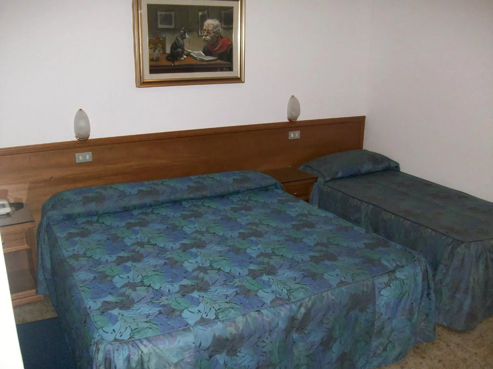 Bed in Hotel Santorotto