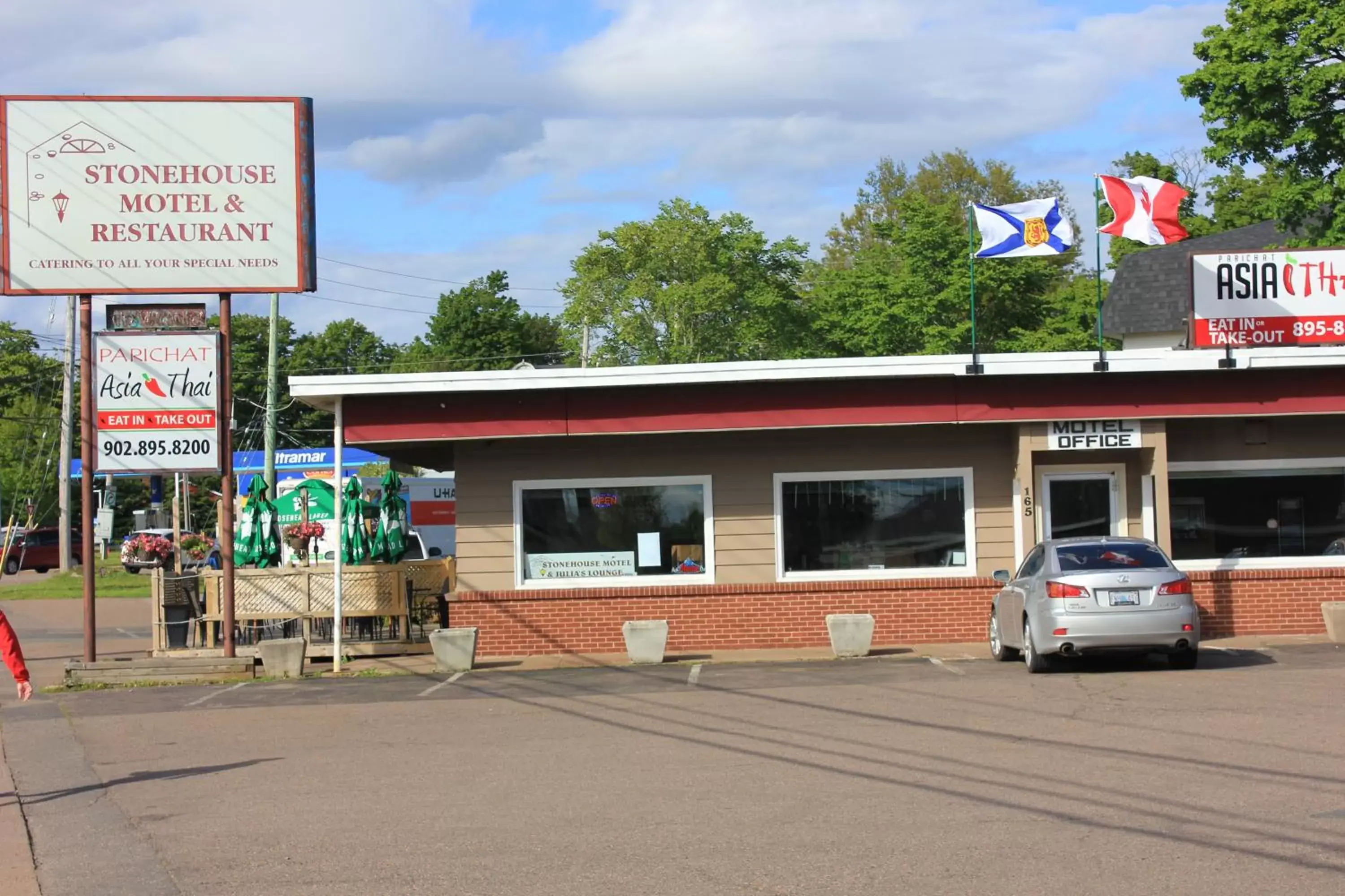 Property Building in Stonehouse Motel and Restaurant