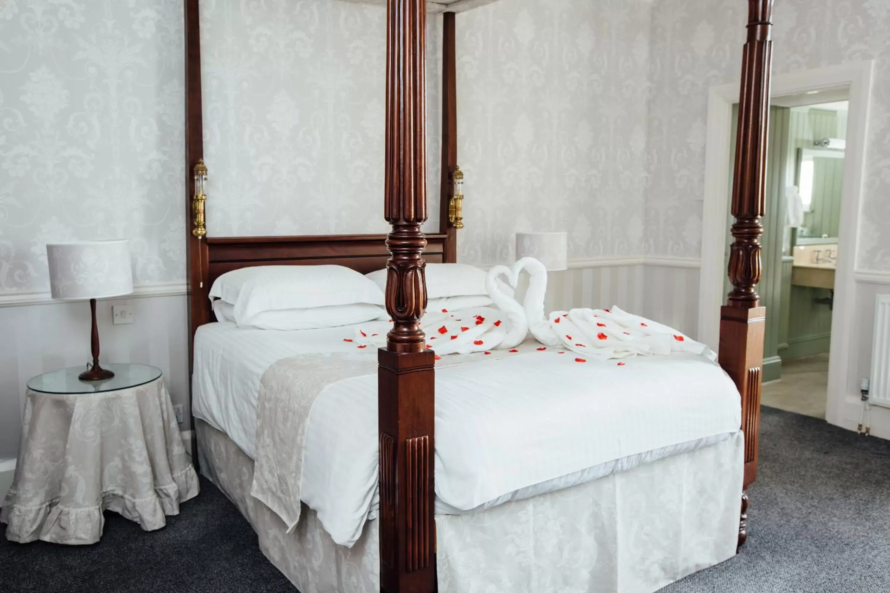 Bedroom, Bed in Duke Of Cornwall Hotel