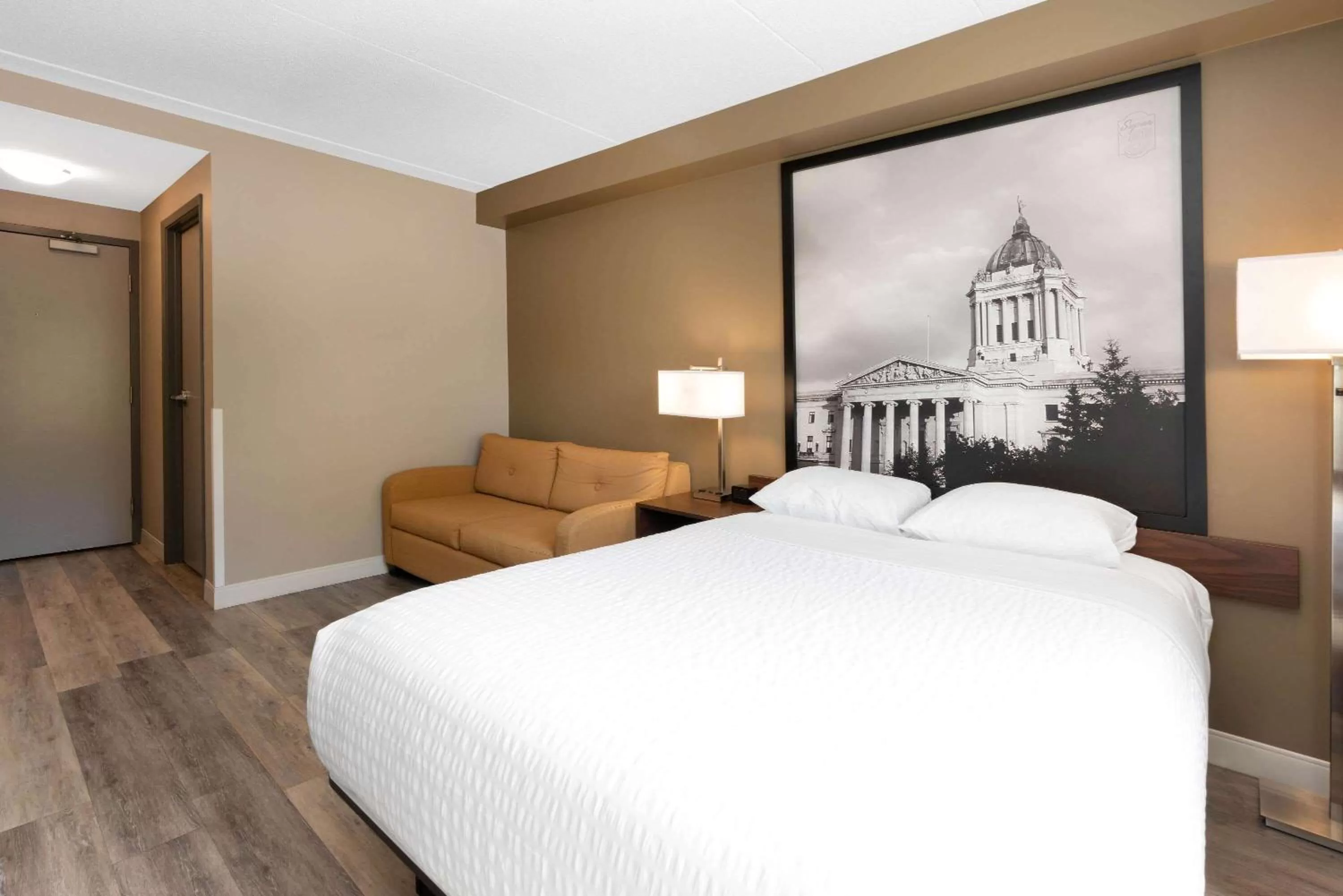 Photo of the whole room, Bed in Super 8 by Wyndham Winnipeg West