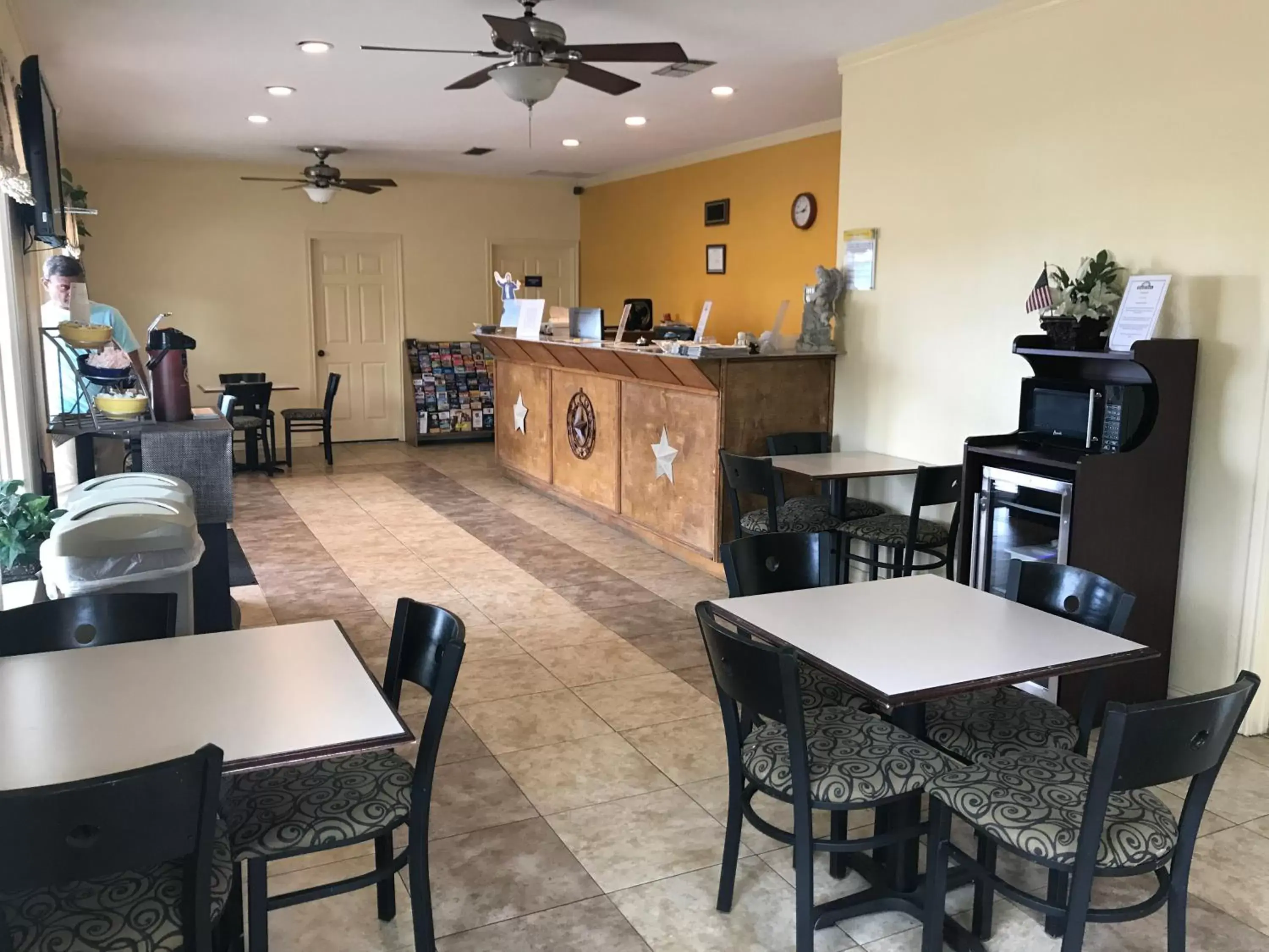 Restaurant/Places to Eat in Days Inn by Wyndham Gainesville