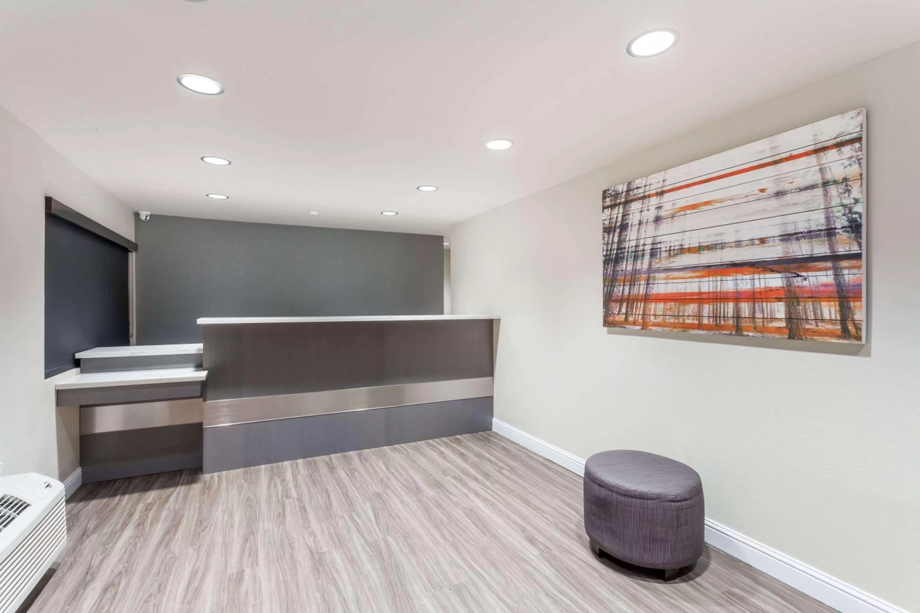 Lobby or reception in Days Inn by Wyndham Yosemite Area