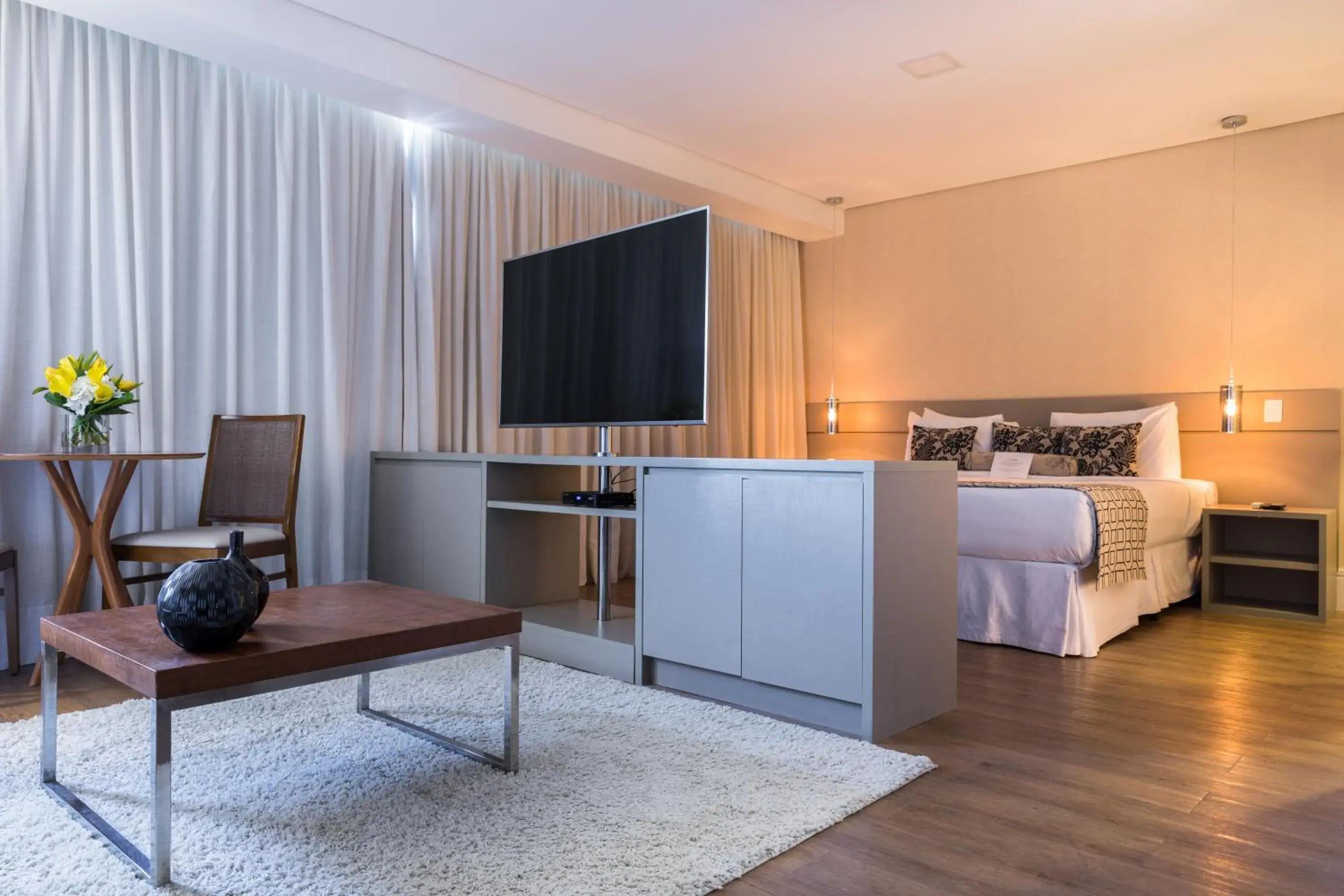 Bedroom, Seating Area in Hotel Heritage