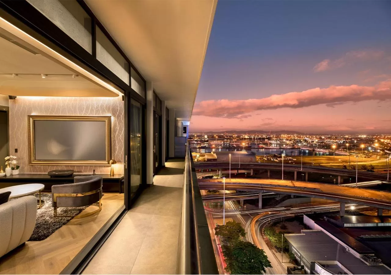 TV and multimedia in The Rockefeller Hotel by NEWMARK