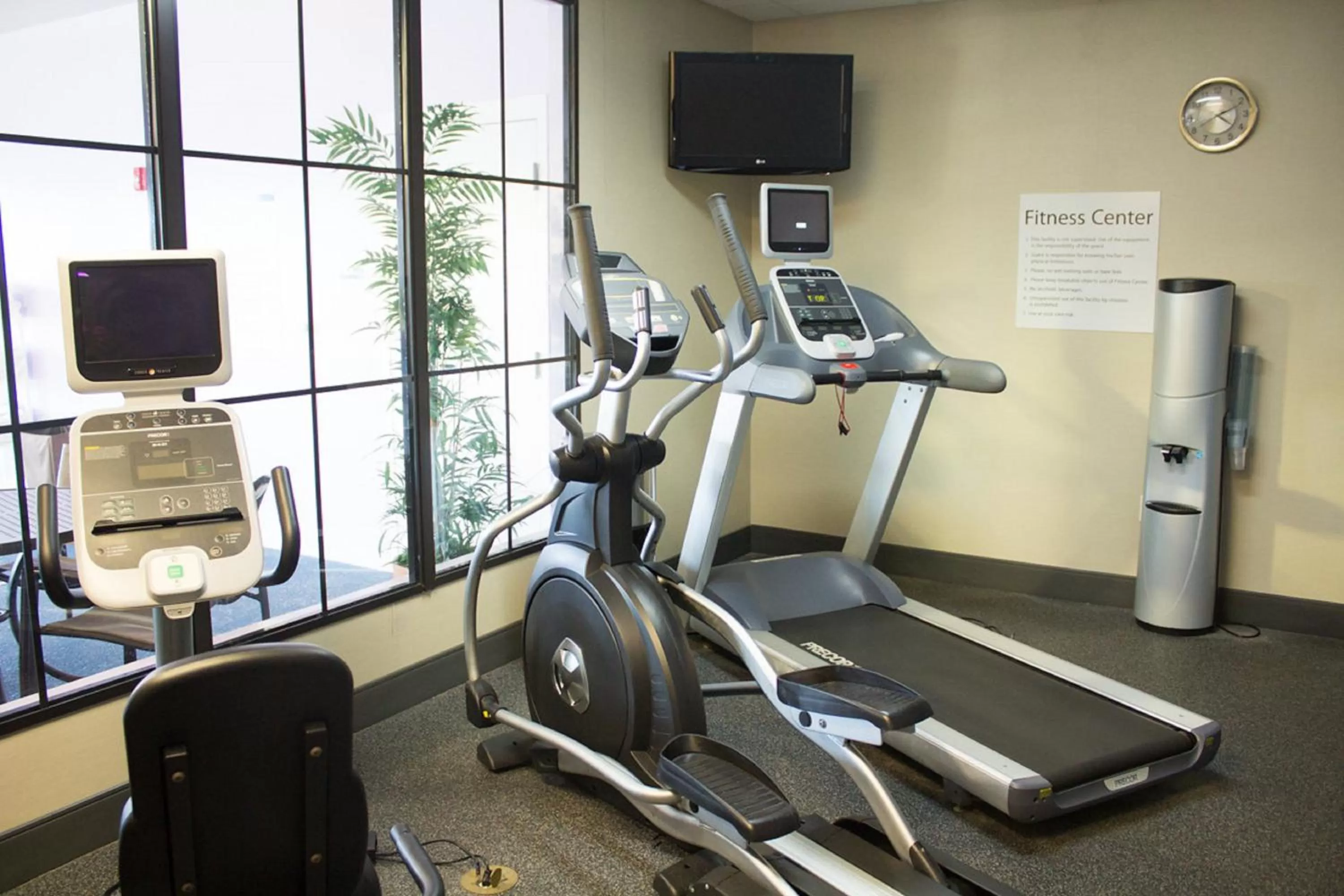 Fitness centre/facilities in Holiday Inn Express West Jefferson by IHG