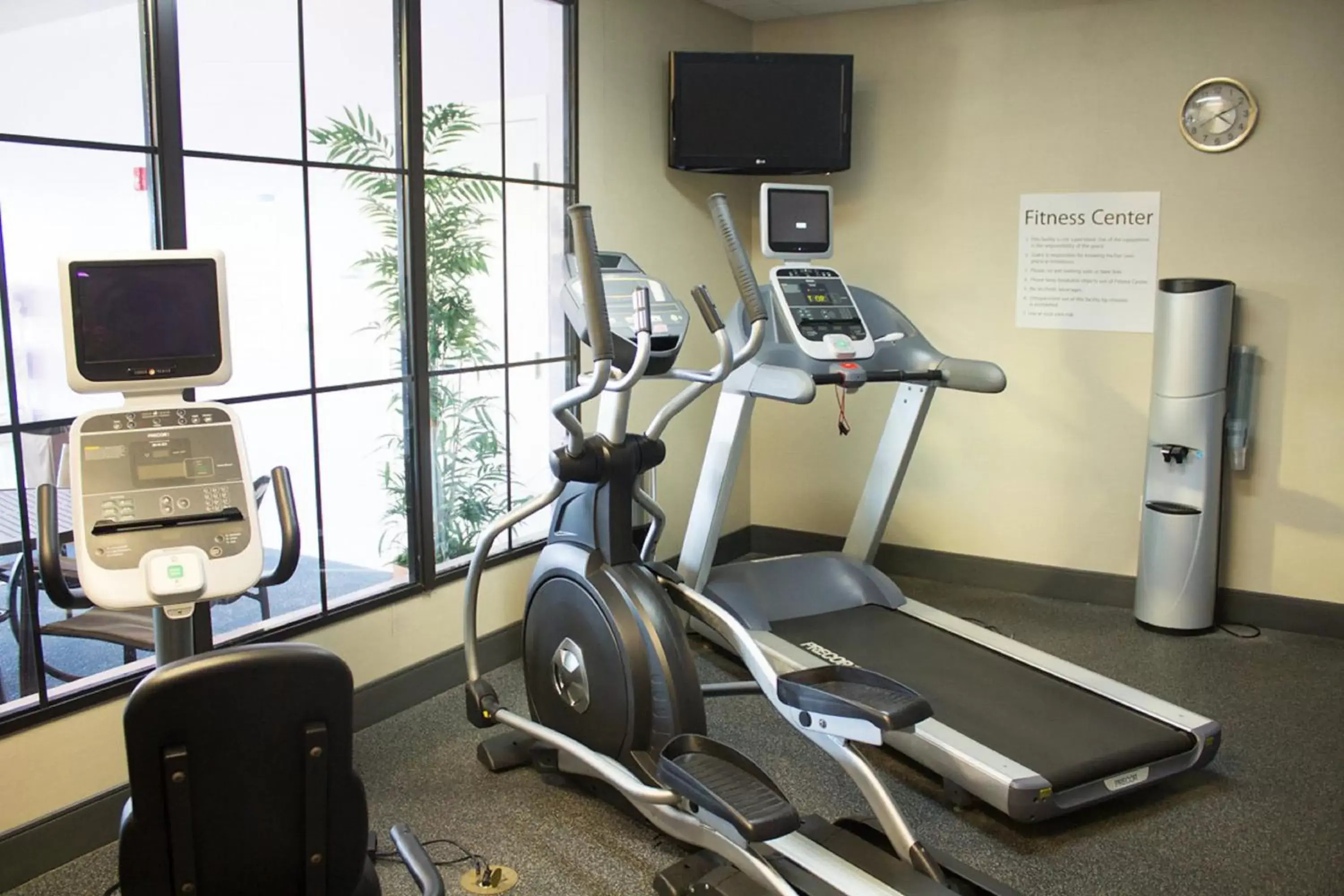 Fitness centre/facilities in Holiday Inn Express West Jefferson by IHG Fitness centre/facilities in Holiday Inn Express West Jefferson by IHG