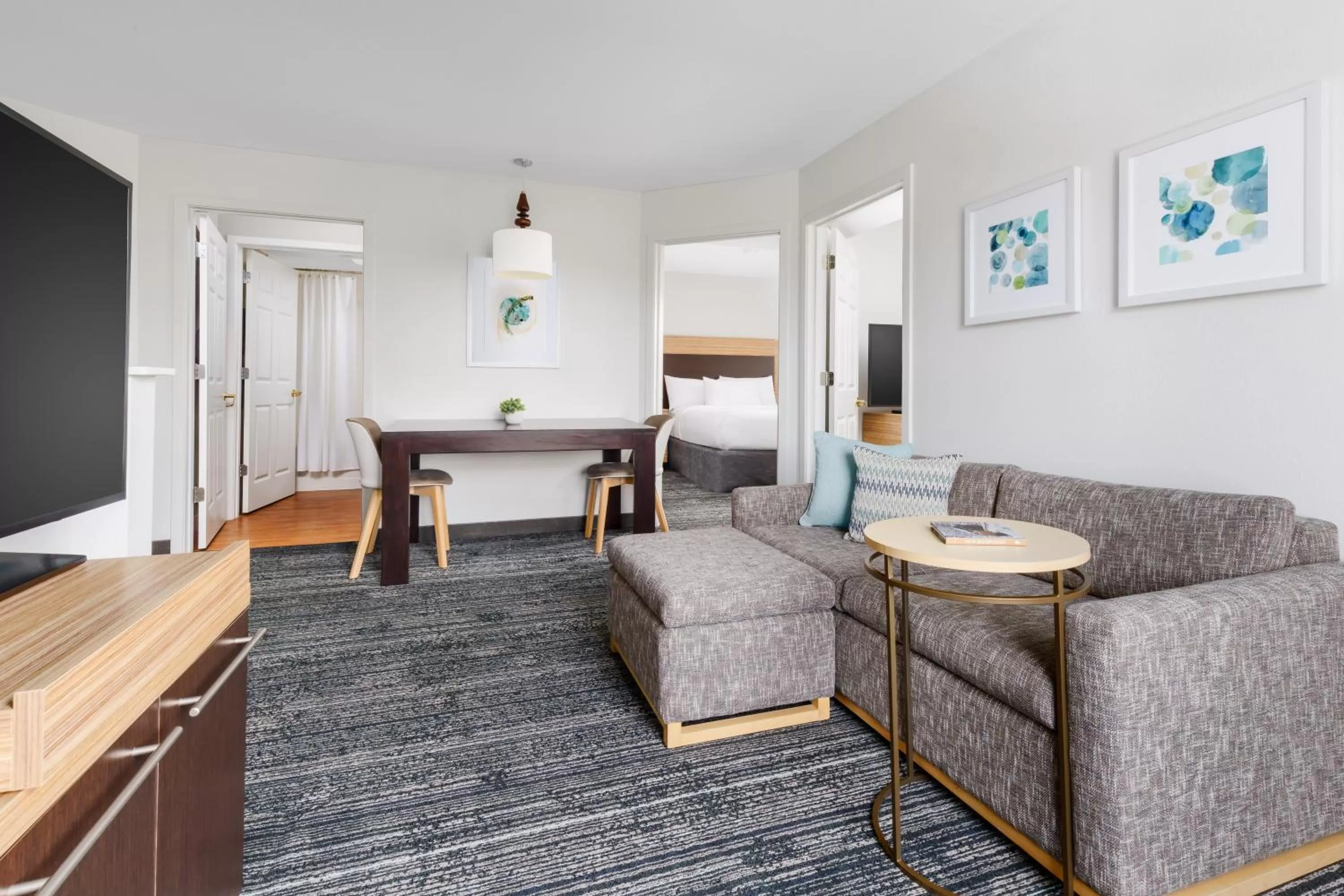 TV and multimedia in TownePlace Suites Manchester-Boston Regional Airport