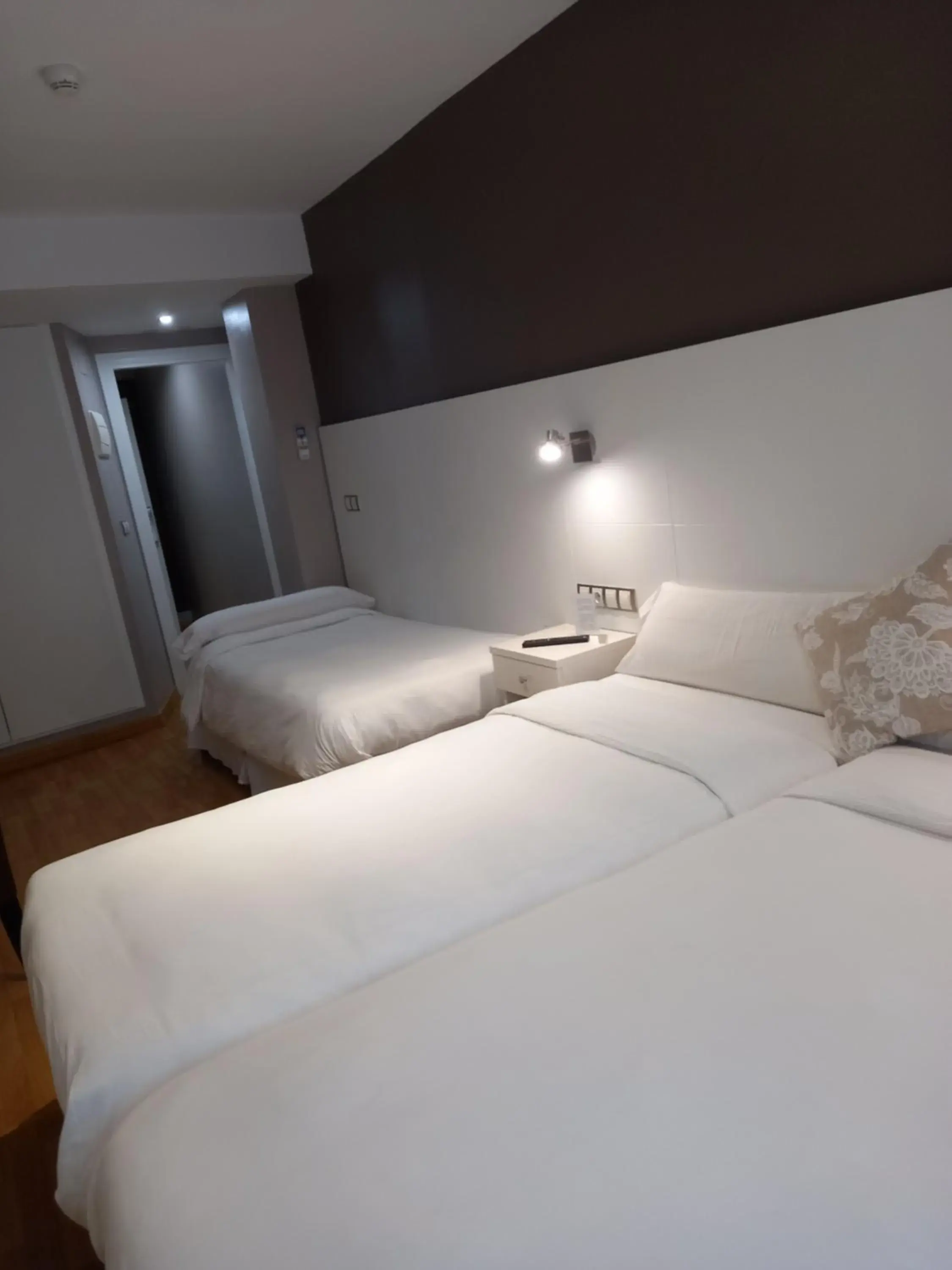 Property building, Bed in Hotel El Acebo