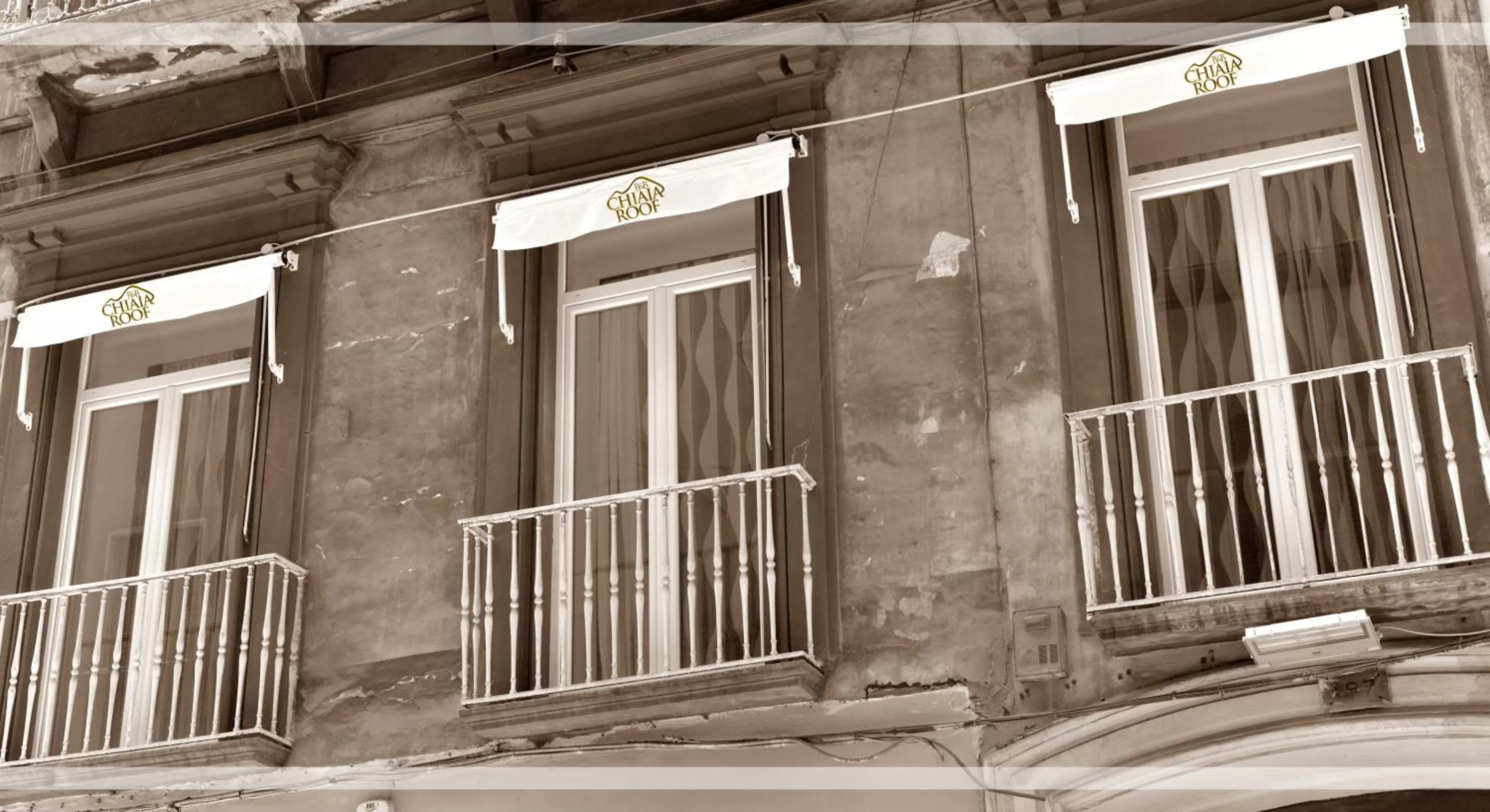 Property building in Chiaia Roof