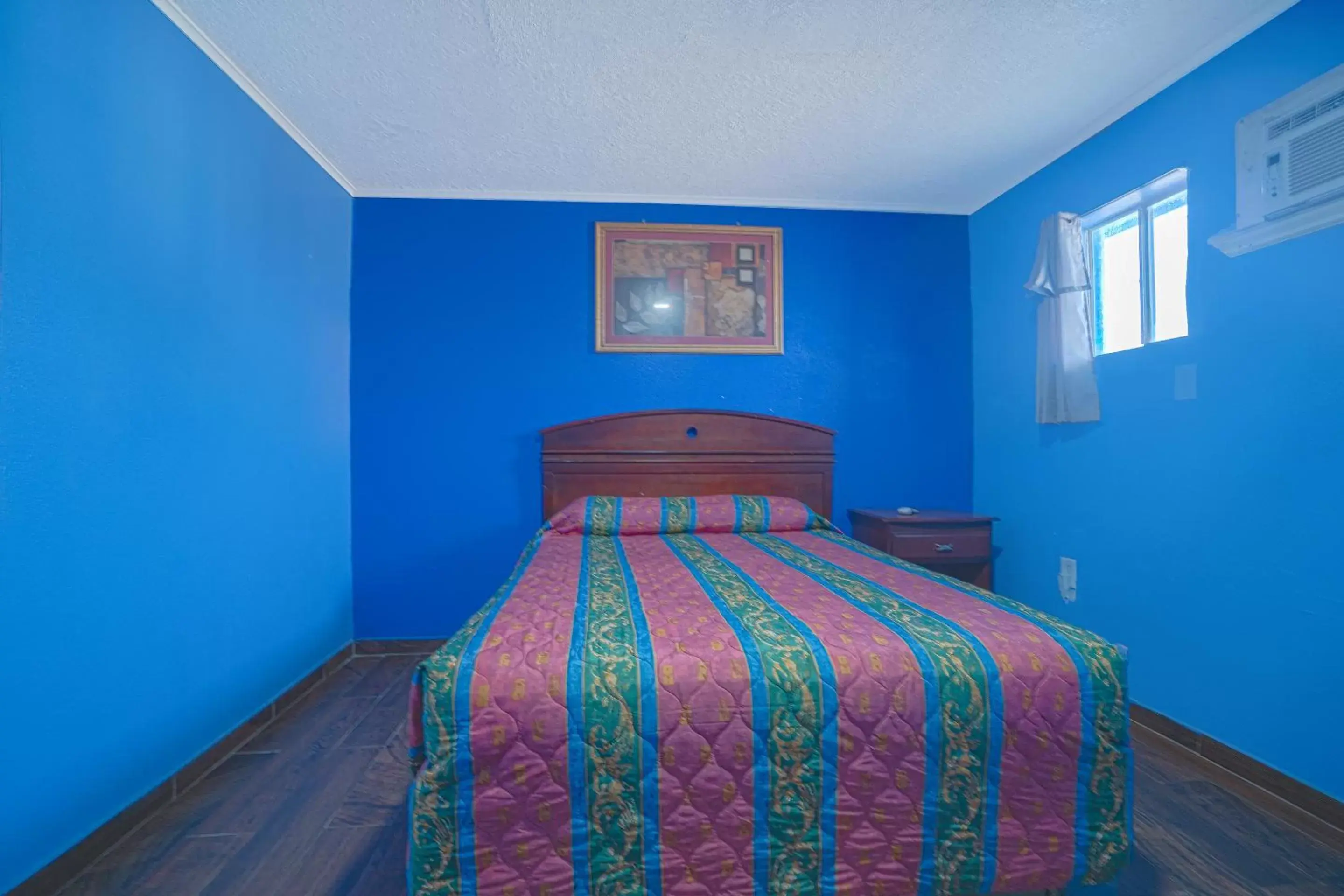 Bedroom, Bed in Monterrey Motel Padre Island, Corpus Christi BY OYO