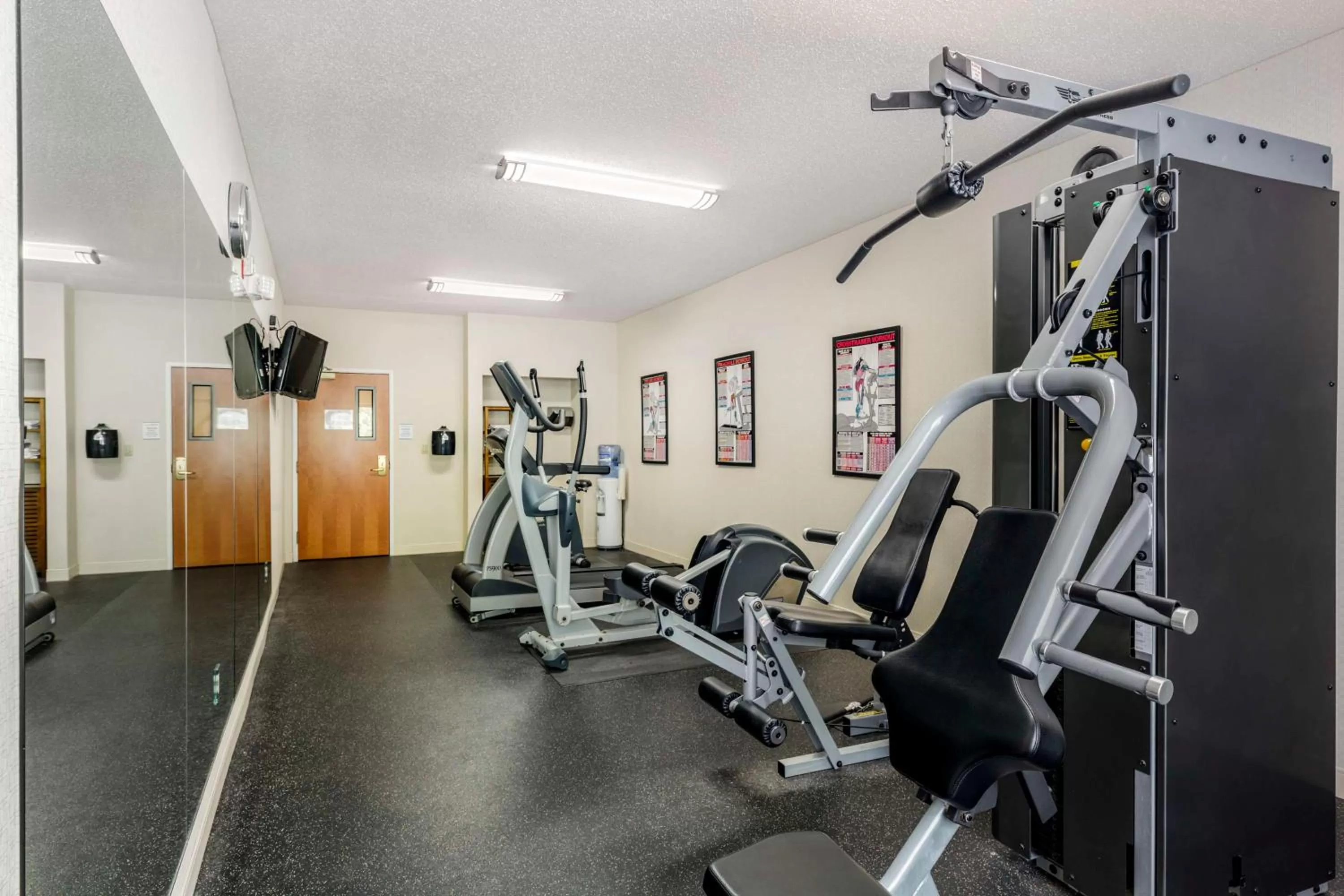 Fitness centre/facilities in Best Western Plus New England Inn & Suites