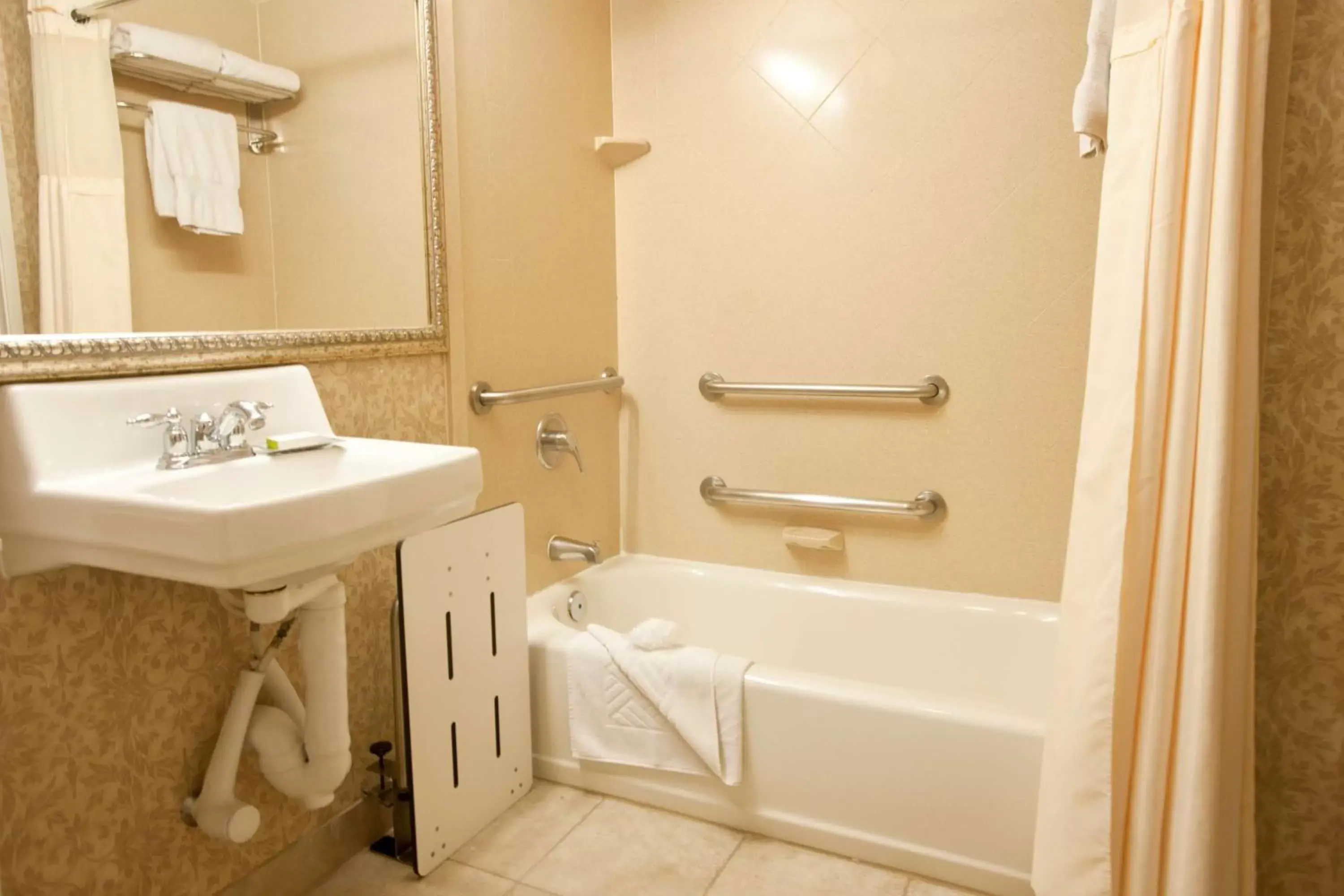 Bathroom in DoubleTree by Hilton Midland Plaza