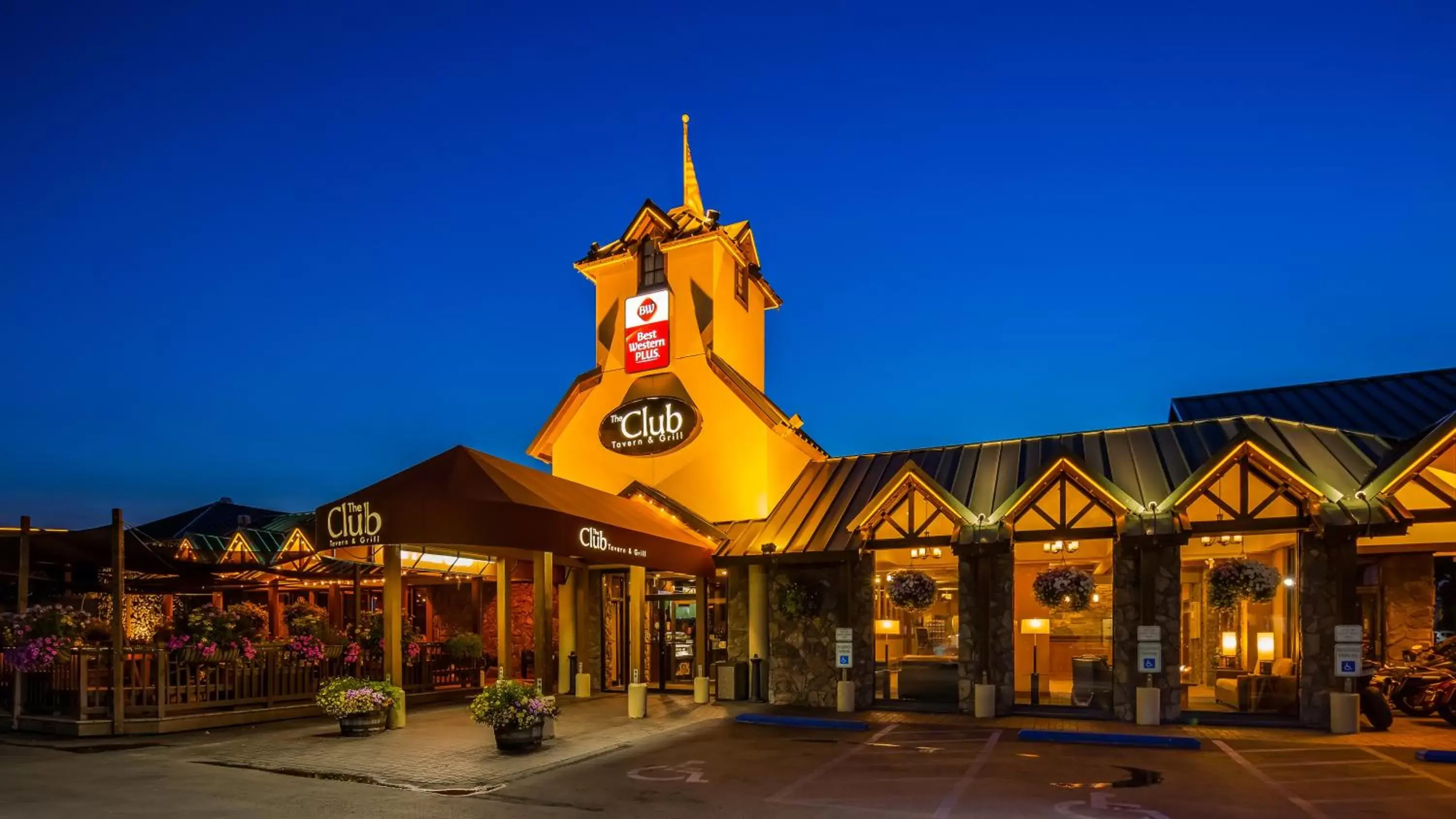 Facade/entrance, Property Building in Best Western Plus GranTree Inn