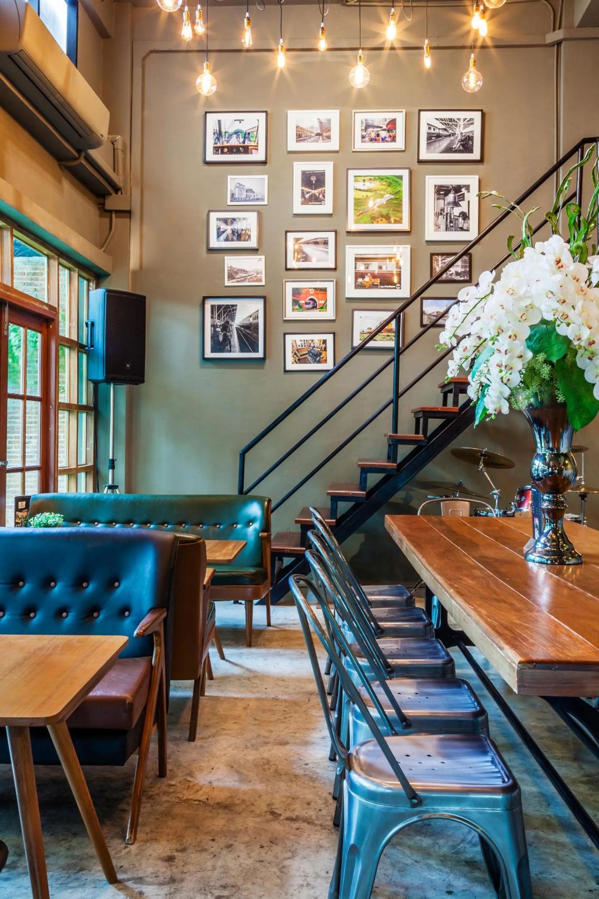 Decorative detail in At Hua Lamphong Hotel