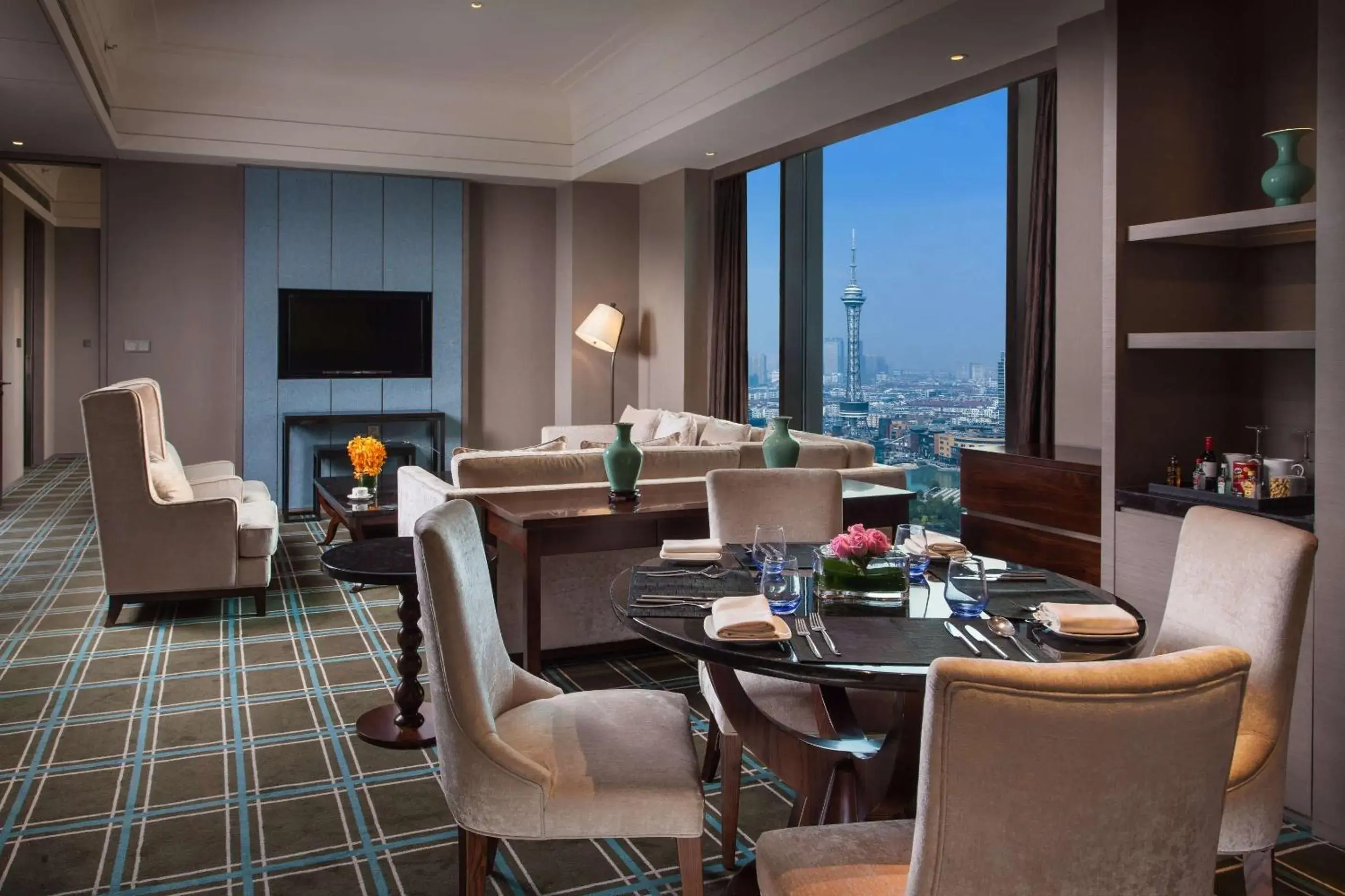 One-Bedroom Deluxe King Suite with Lounge Access in Hilton Changzhou One-Bedroom Deluxe King Suite with Lounge Access in Hilton Changzhou