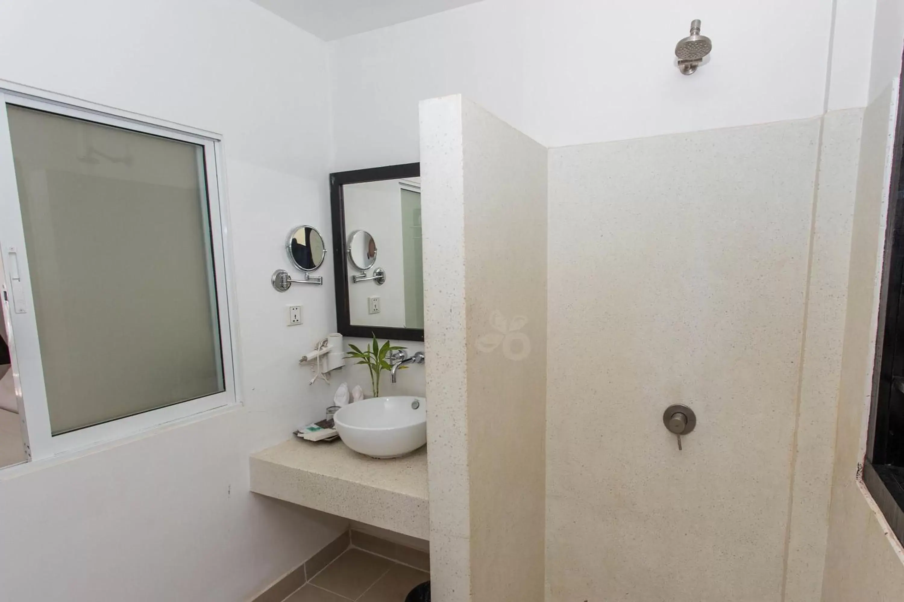 Bathroom in Apsara Centrepole Hotel