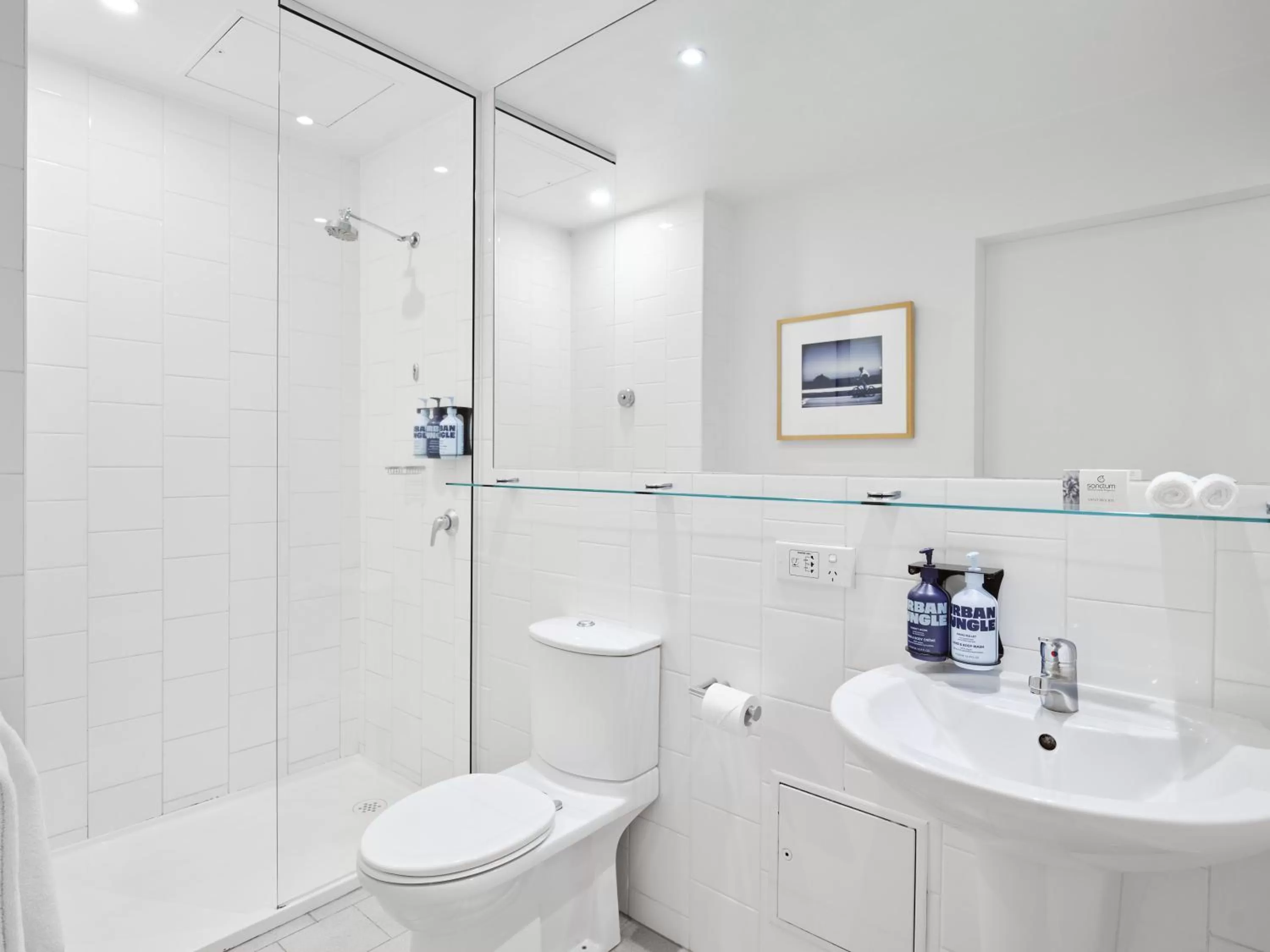 Shower in Saint Kilda Beach Hotel