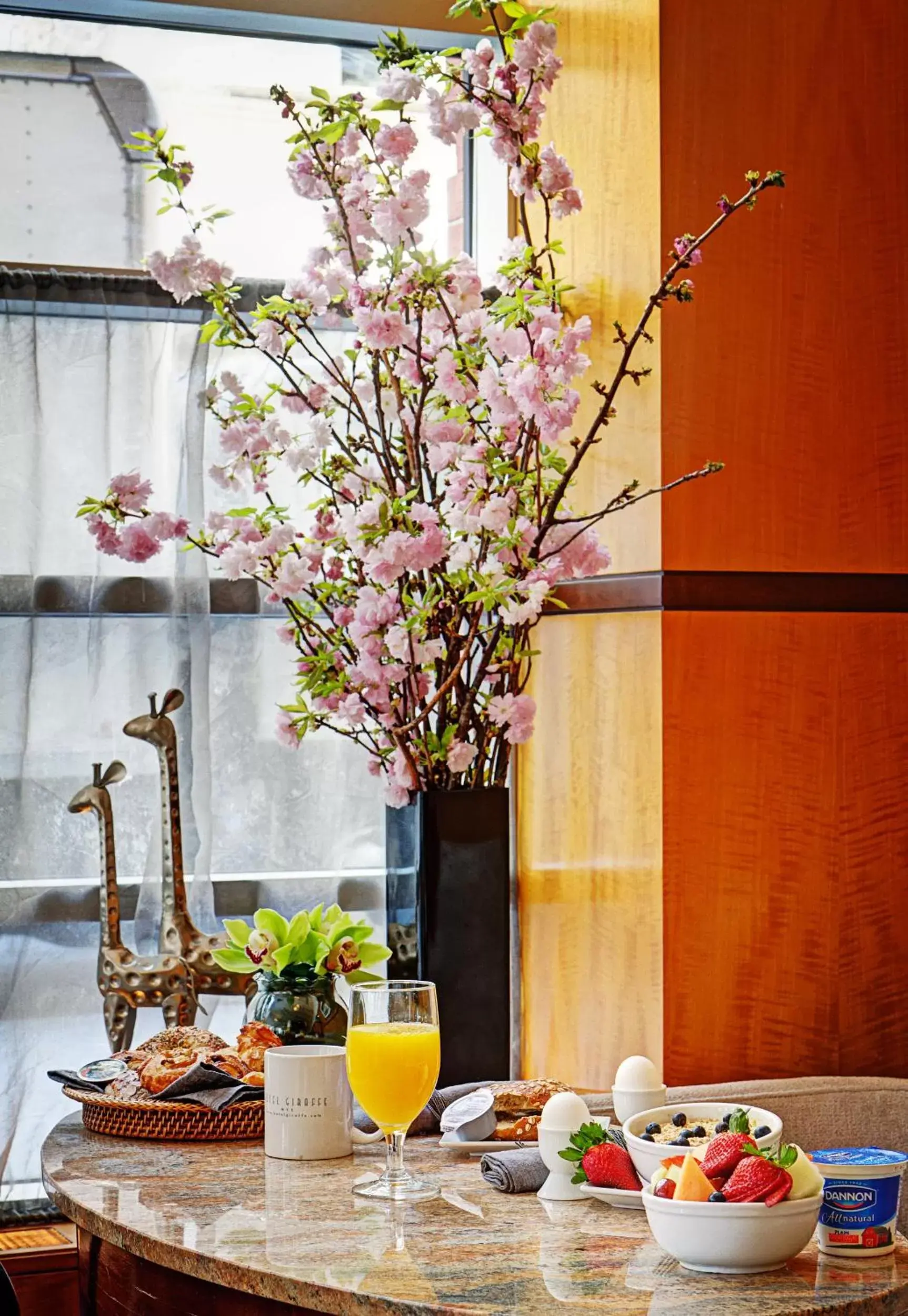 Lobby or reception, Breakfast in Hotel Giraffe by Library Hotel Collection