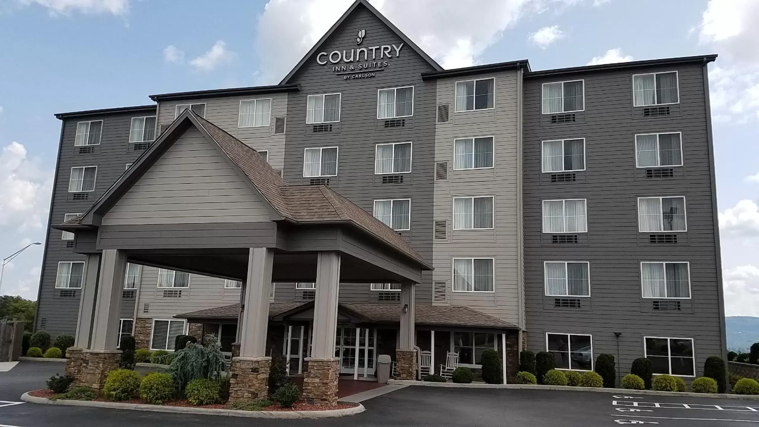 Facade/entrance, Property Building in Country Inn & Suites by Radisson, Wytheville, VA