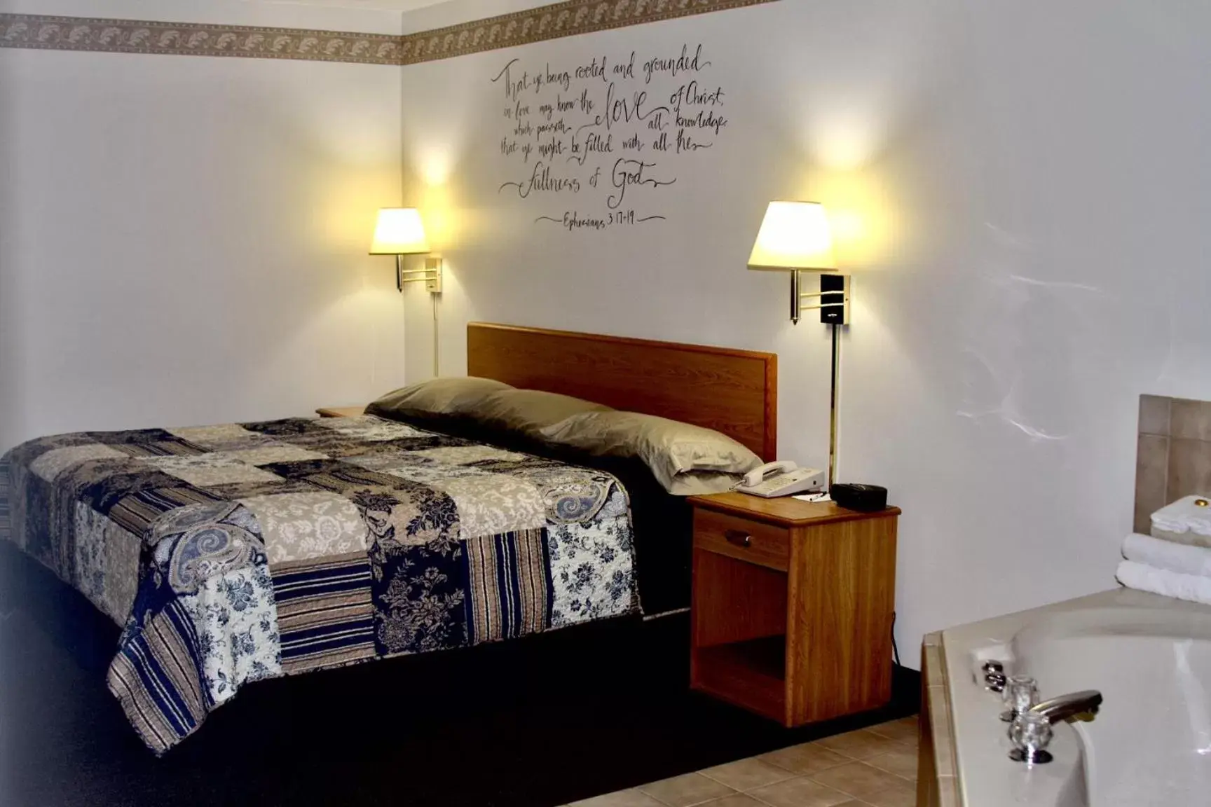 Photo of the whole room, Bed in Dutch Country Inn Photo of the whole room, Bed in Dutch Country Inn