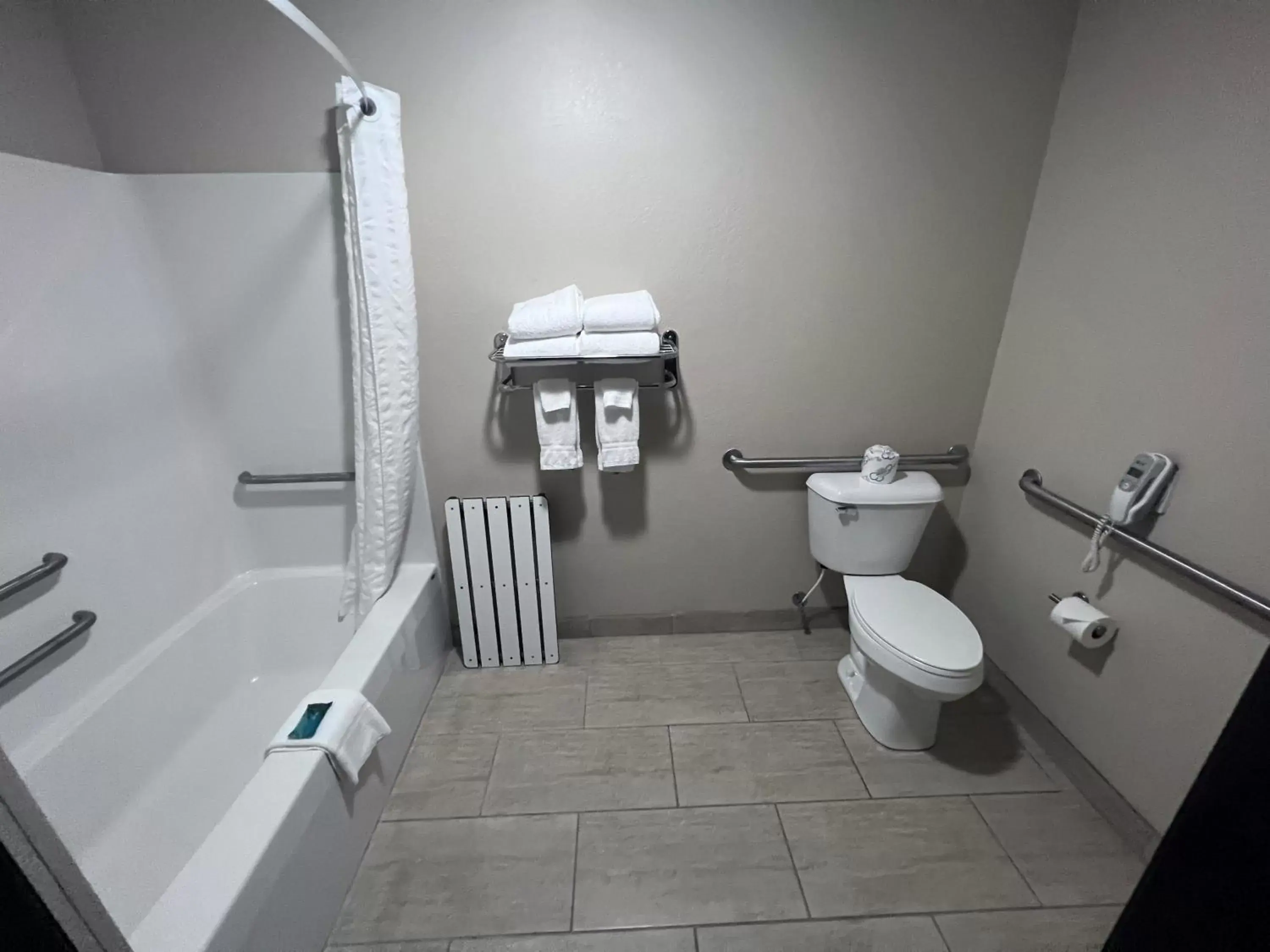 Bathroom in Cobblestone Inn & Suites - Fort Dodge