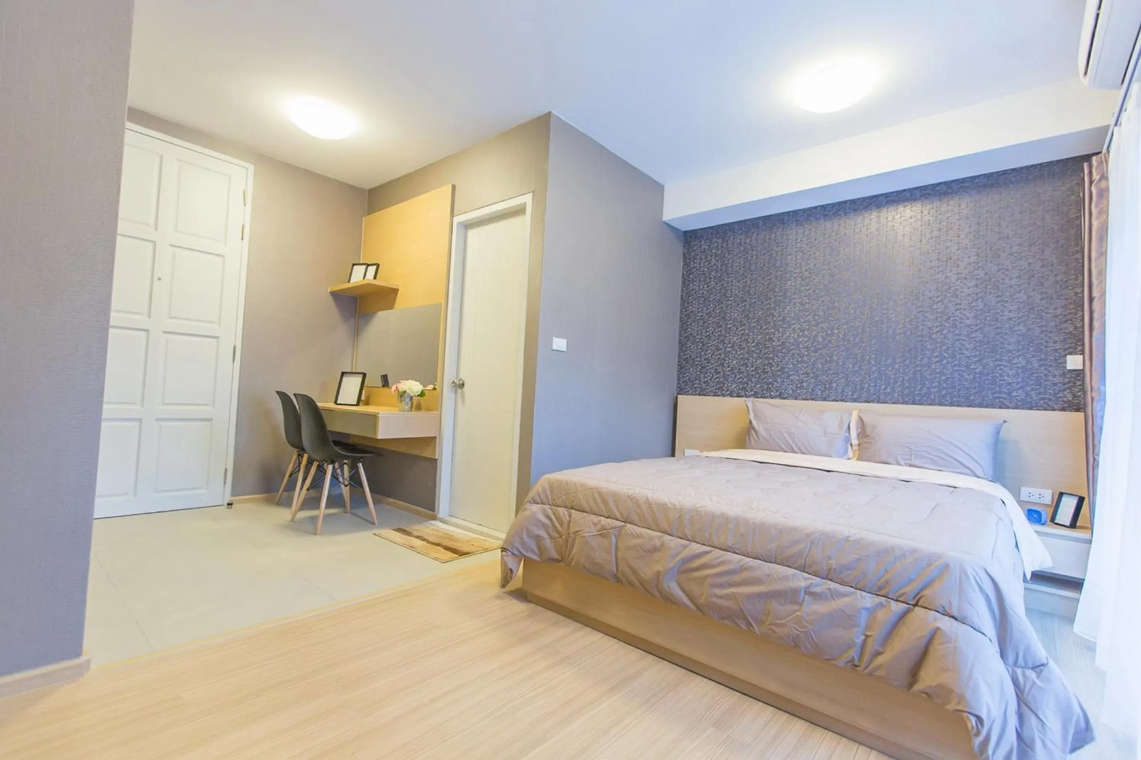 Photo of the whole room, Bed in Like Sukhumvit 22