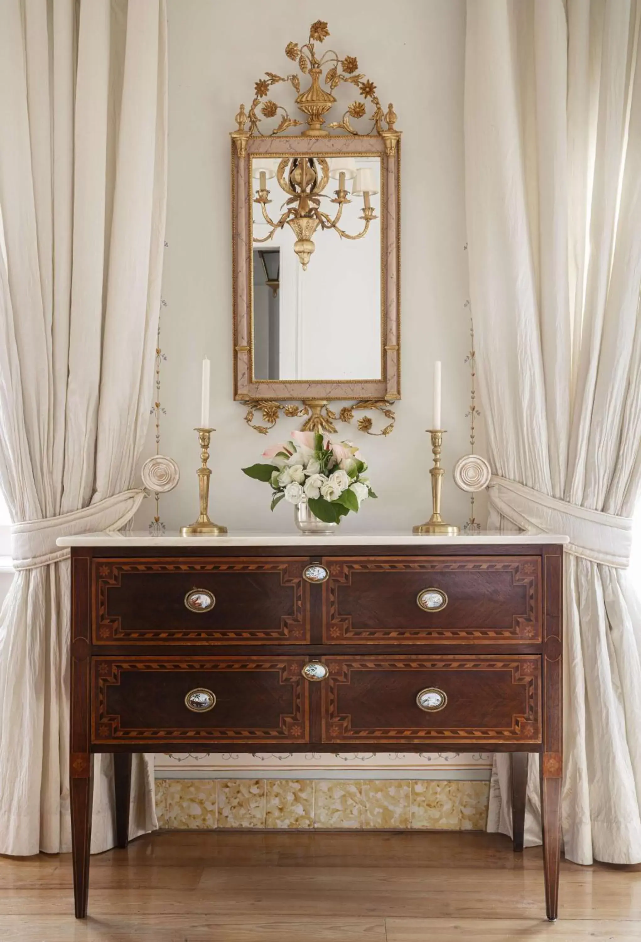 Bedroom, Bathroom in Tivoli Palácio de Seteais Sintra Hotel - The Leading Hotels of the World