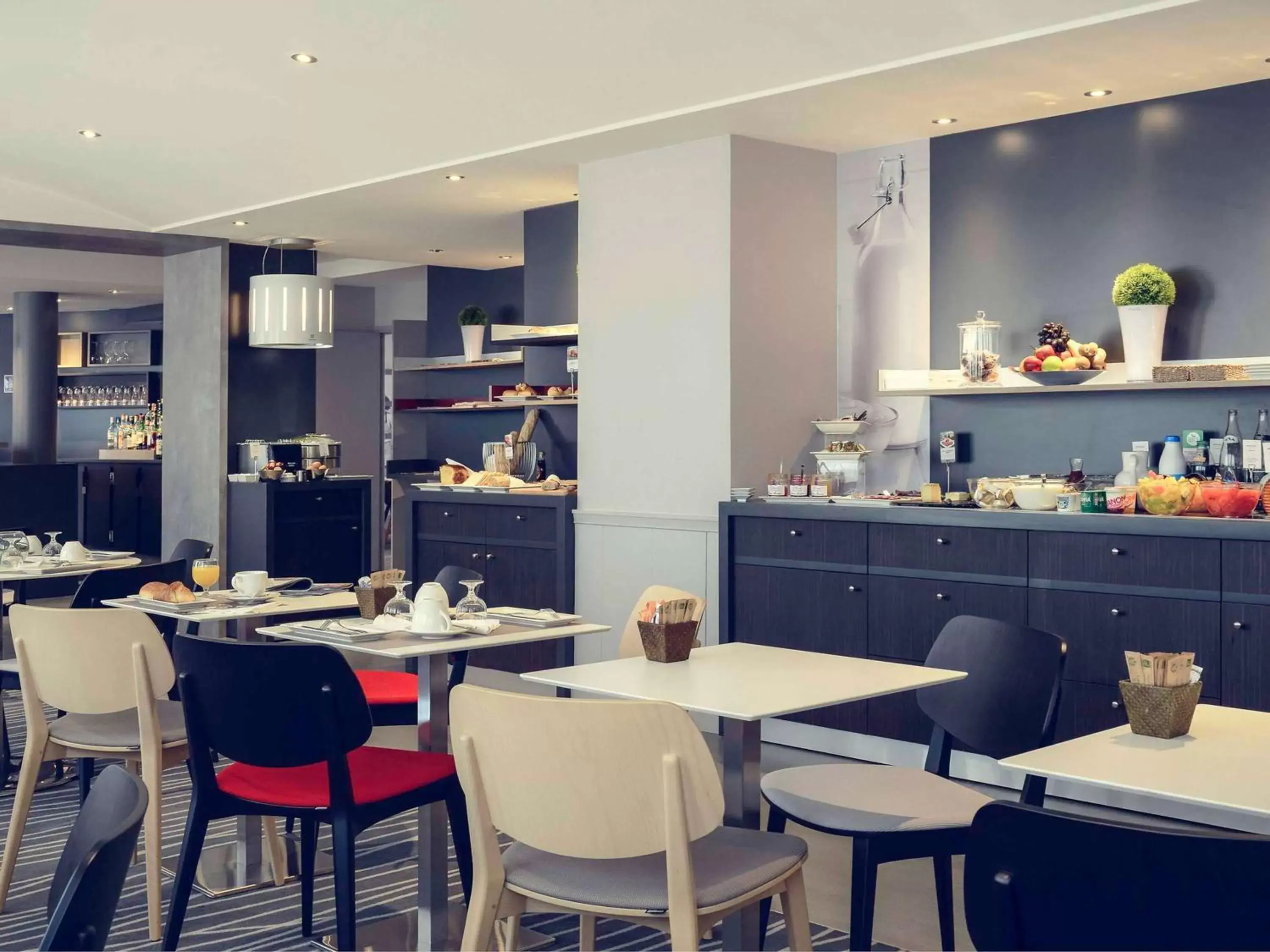 Lounge or bar, Restaurant/Places to Eat in Mercure Honfleur