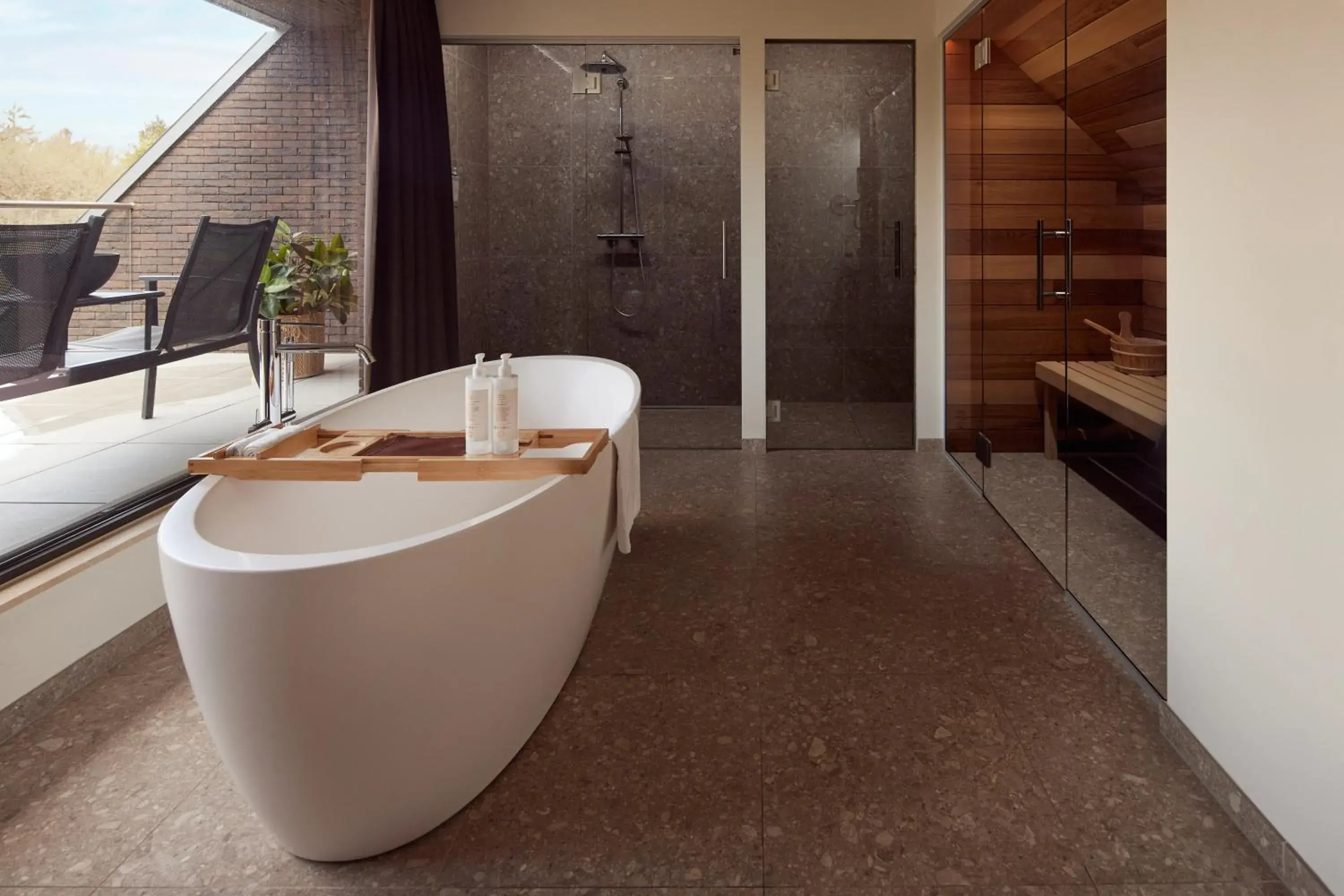 Massage, Bathroom in Van der Valk Hotel Dennenhof
