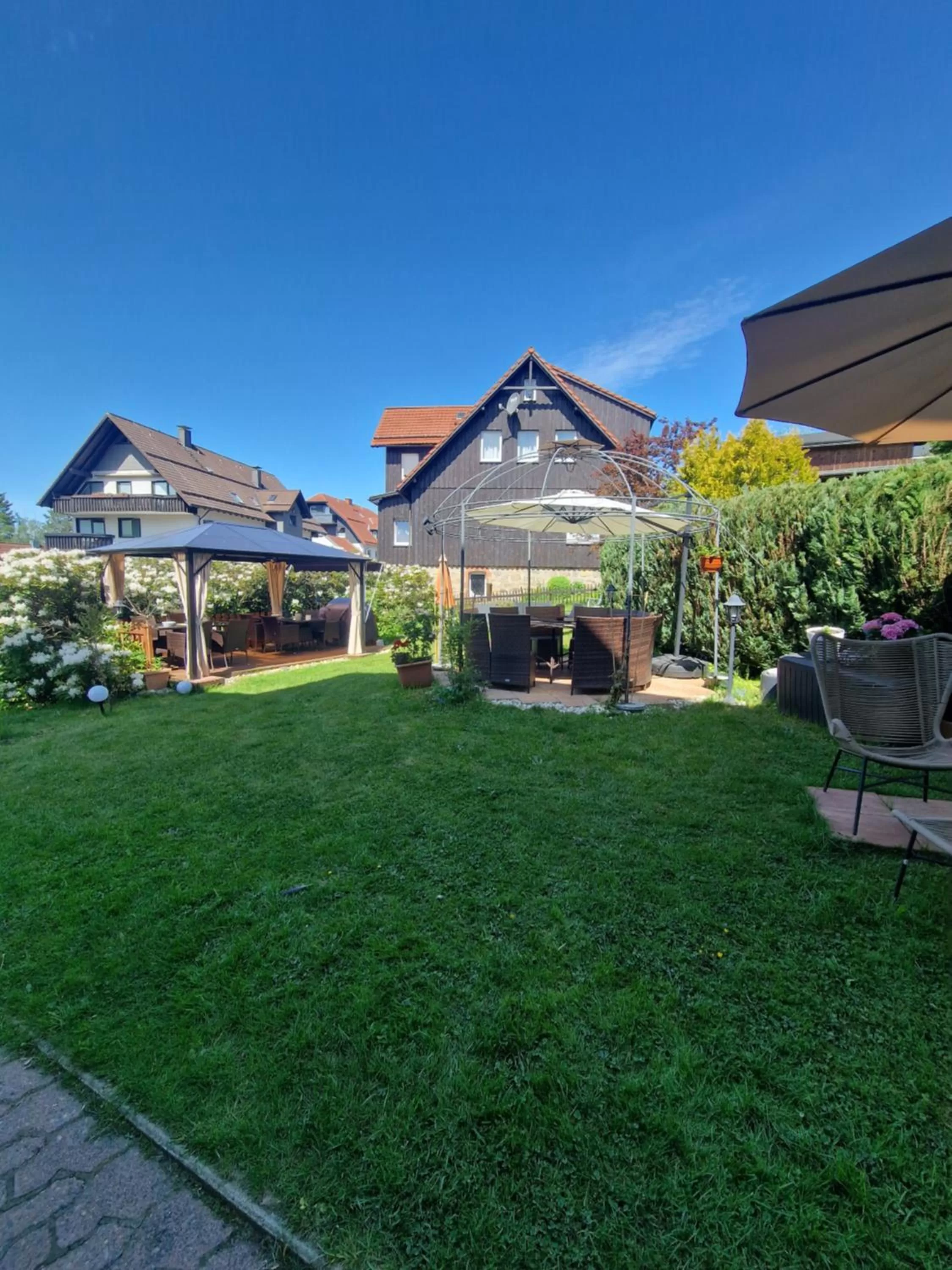Garden, Property Building in Hotel Elisabeth-Ilse