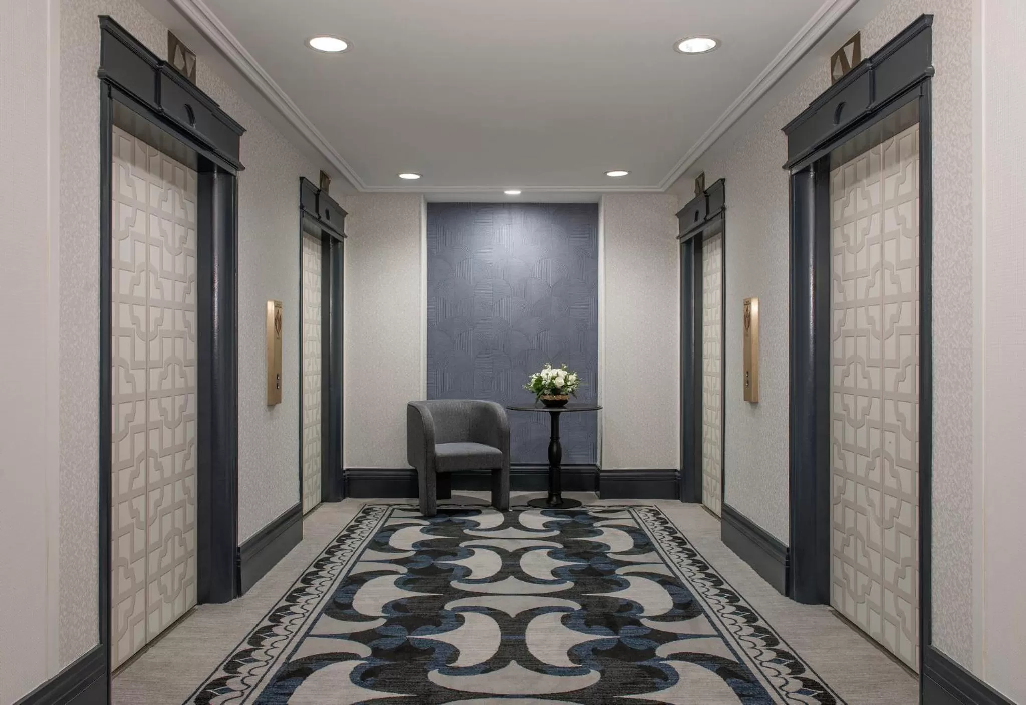 Lobby or reception in InterContinental Chicago Magnificent Mile by IHG
