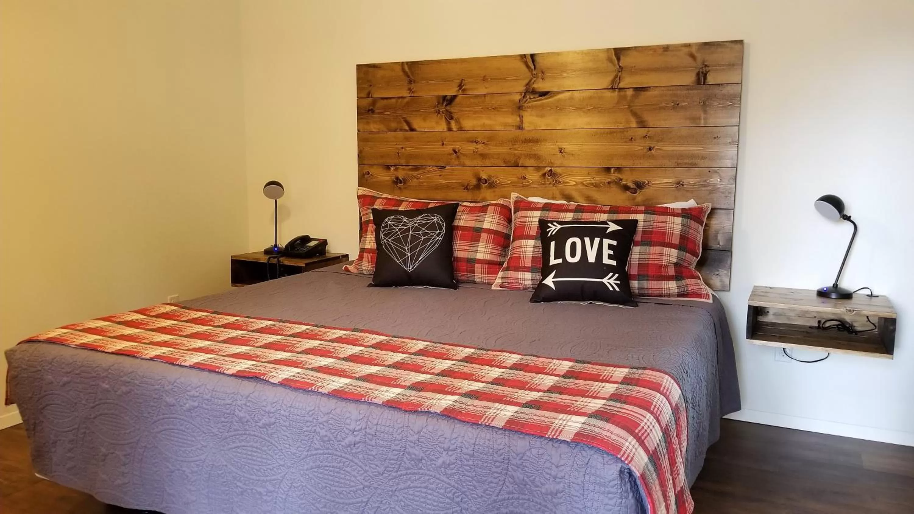 Bed in Eagle Cap Chalets