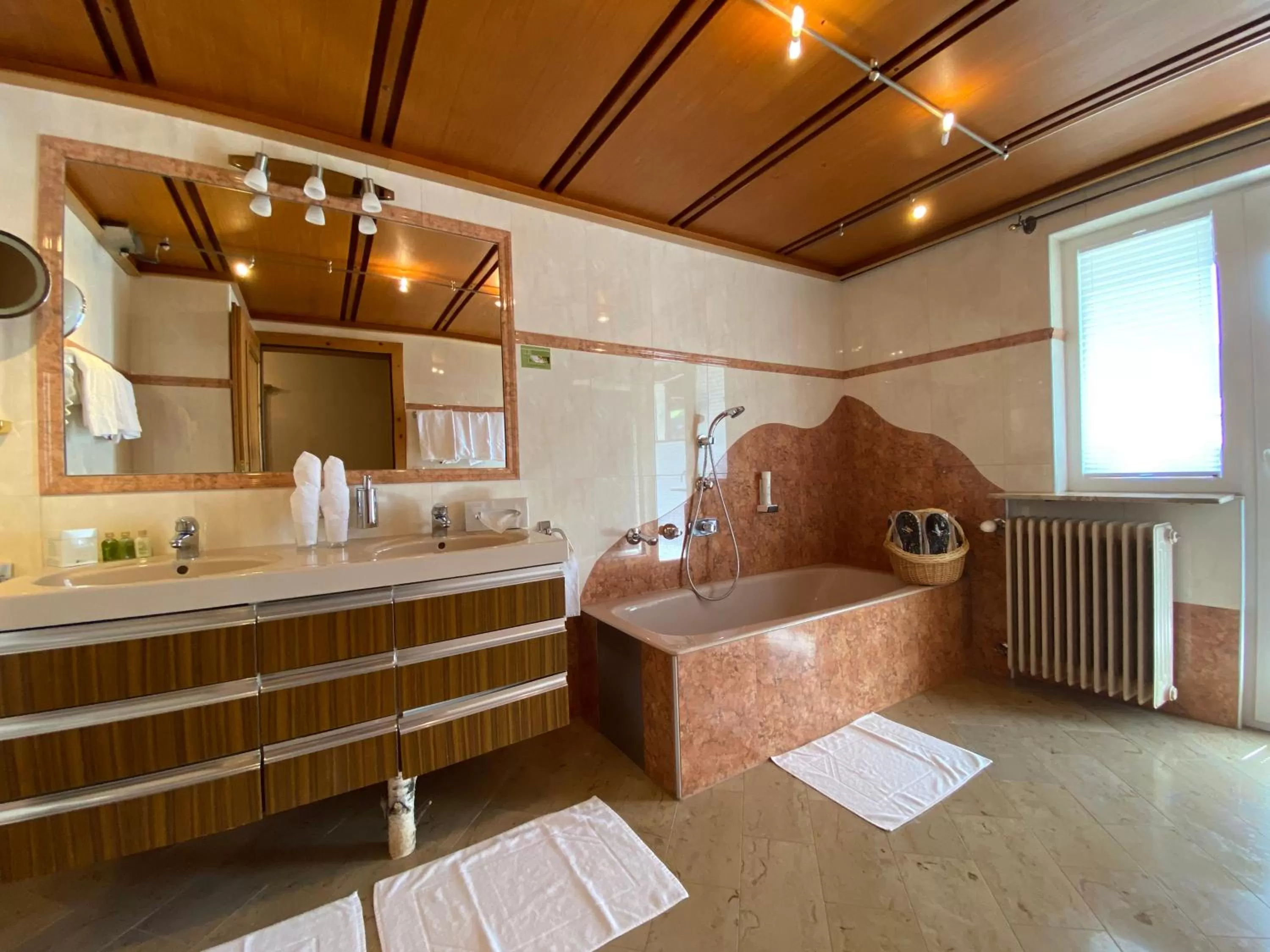 Bathroom in Stammhaus im Hotel Alpine Palace