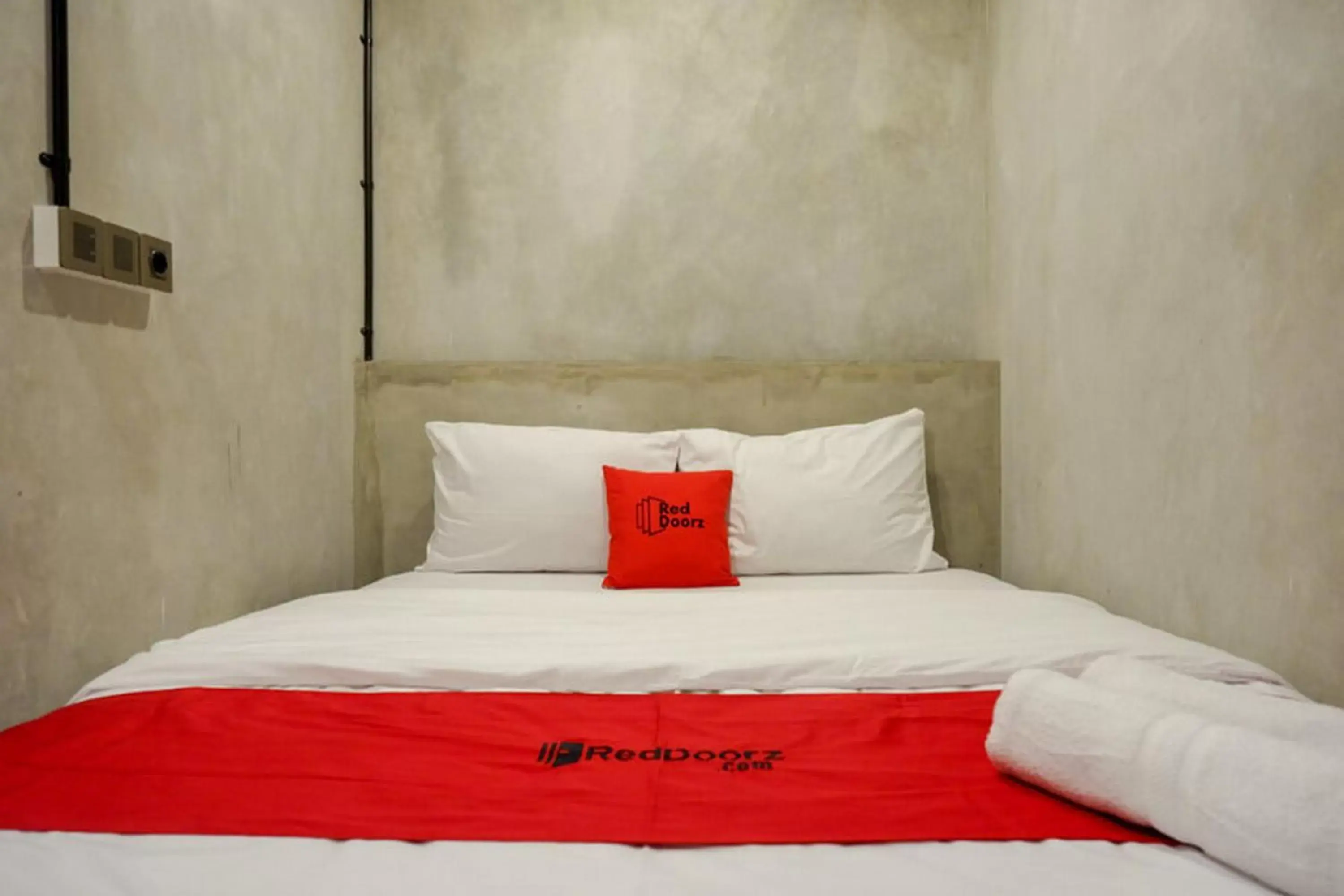 Standard Double Room in RedDoorz Plus near Kawasan Sam Poo Kong Semarang Standard Double Room in RedDoorz Plus near Kawasan Sam Poo Kong Semarang
