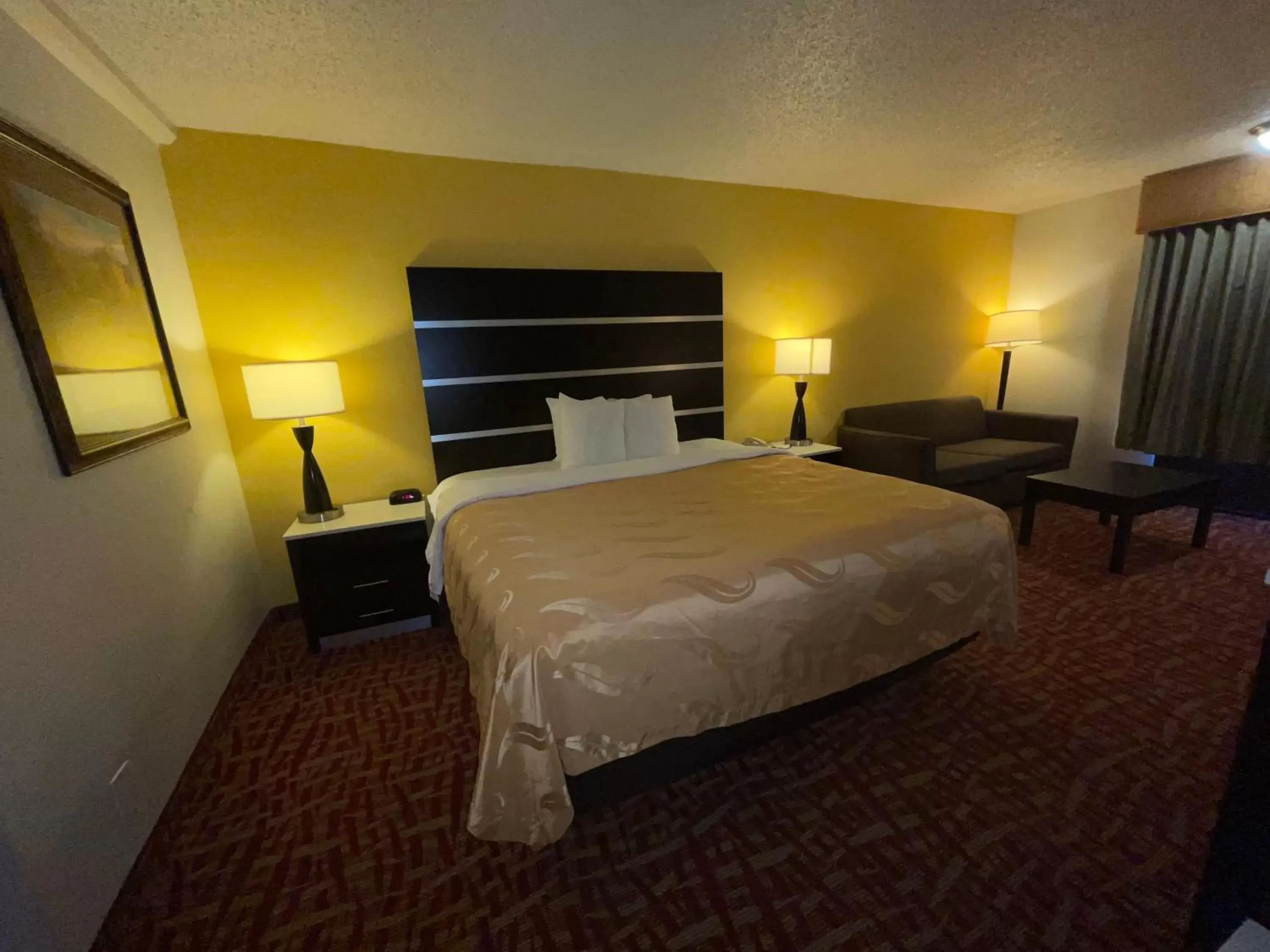 Bed in Quality Inn Fort Smith I-540