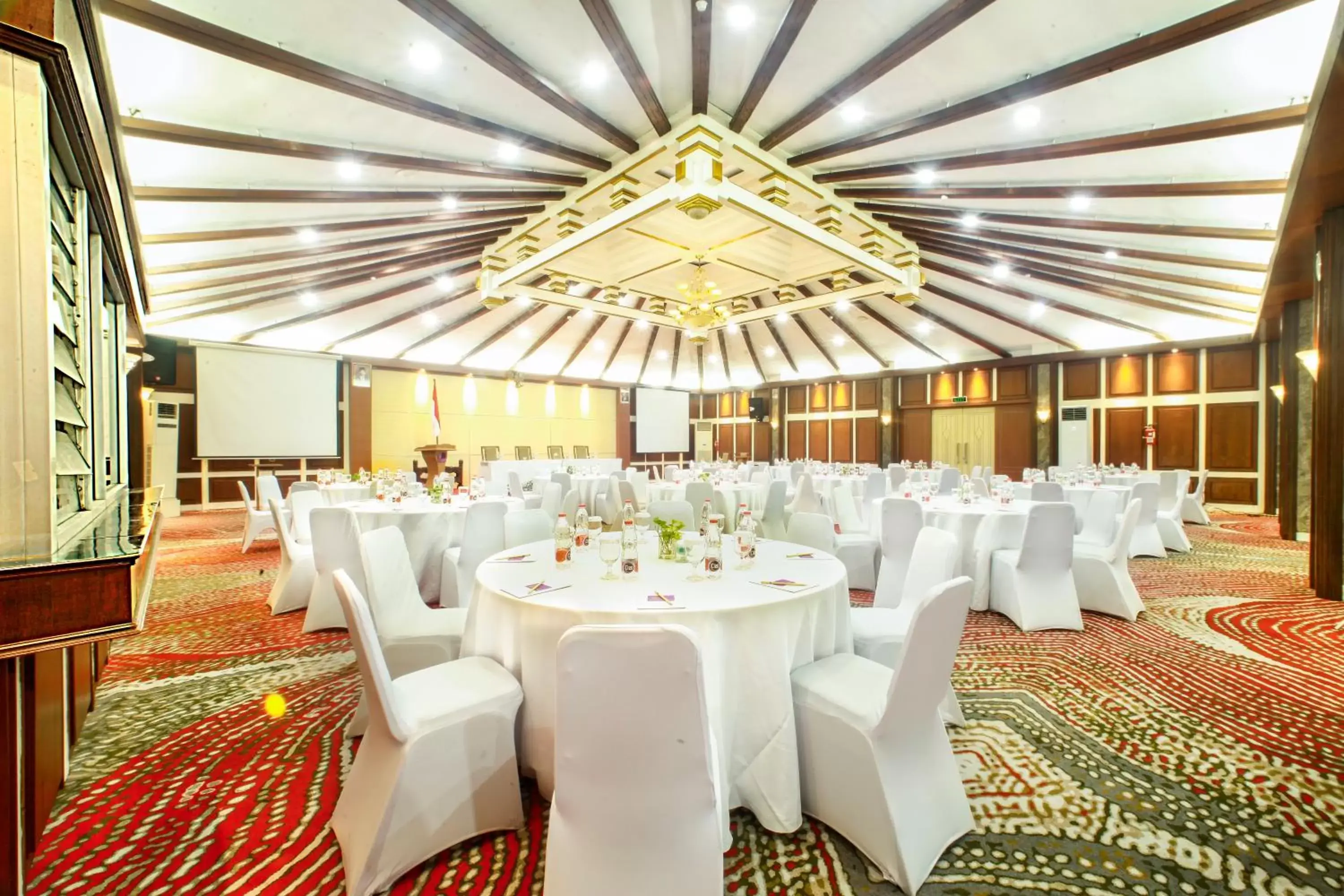 Meeting/conference room, Banquet Facilities in Grand Inna Tunjungan