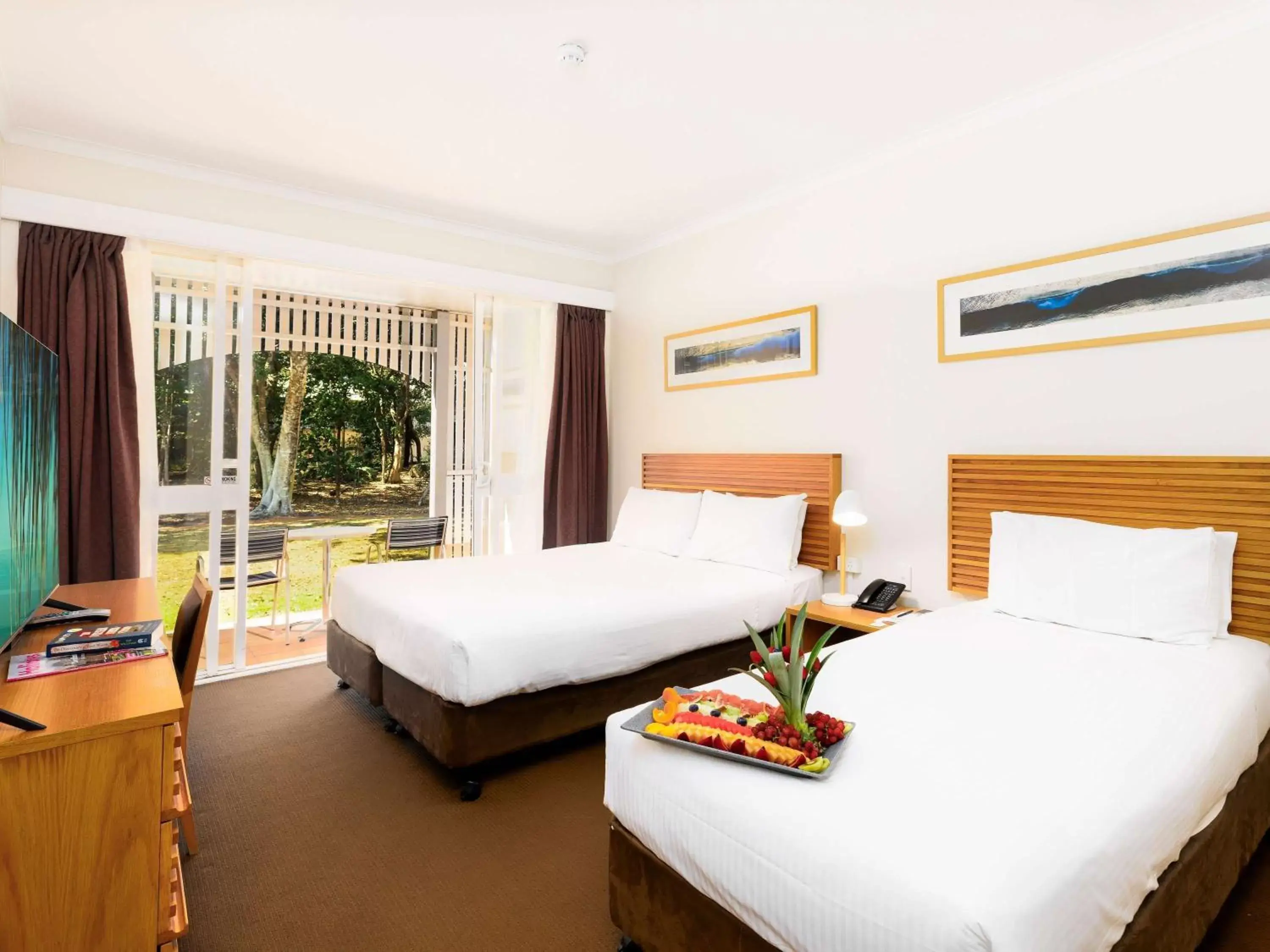 Bedroom, Bed in Novotel Sunshine Coast Resort