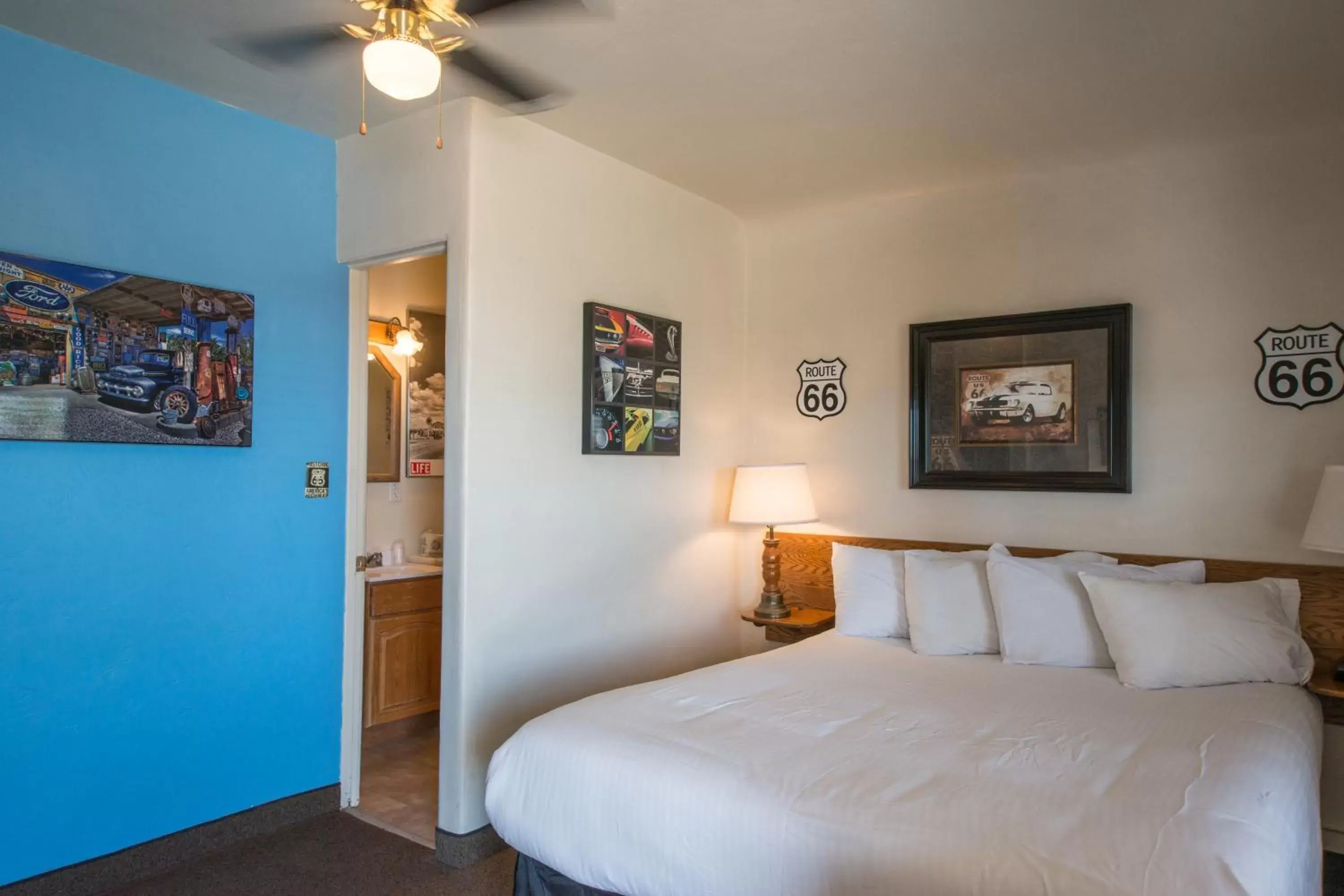 Standard Queen Room in Historic Route 66 Motel Standard Queen Room in Historic Route 66 Motel