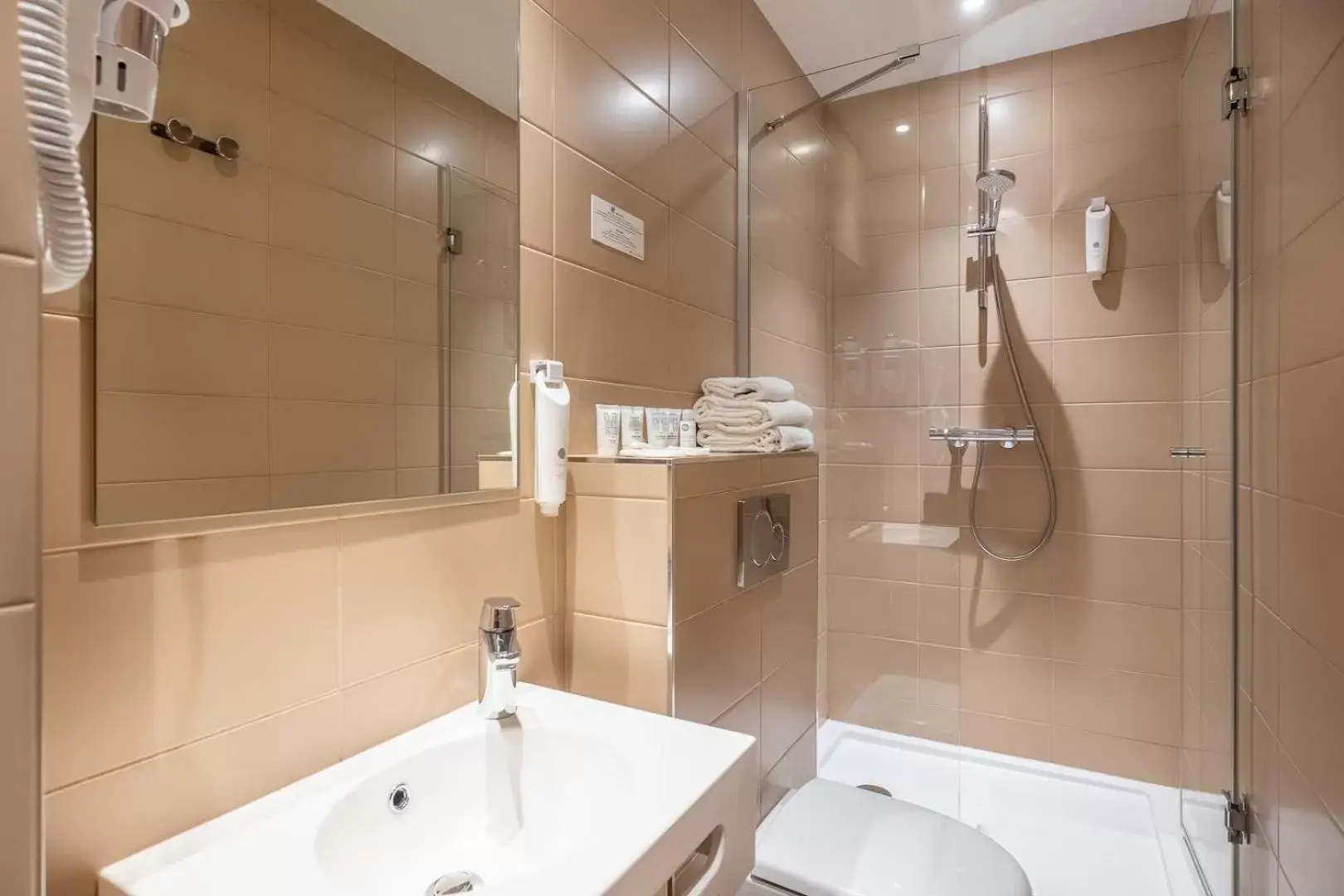 Bathroom in Hotel Lilas Blanc