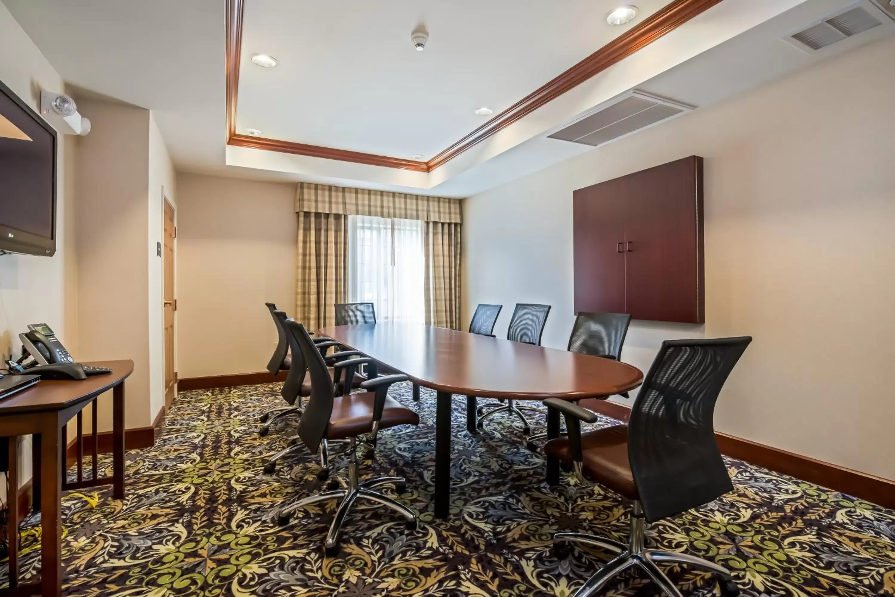 Meeting/conference room in Staybridge Suites Gulf Shores, an IHG Hotel