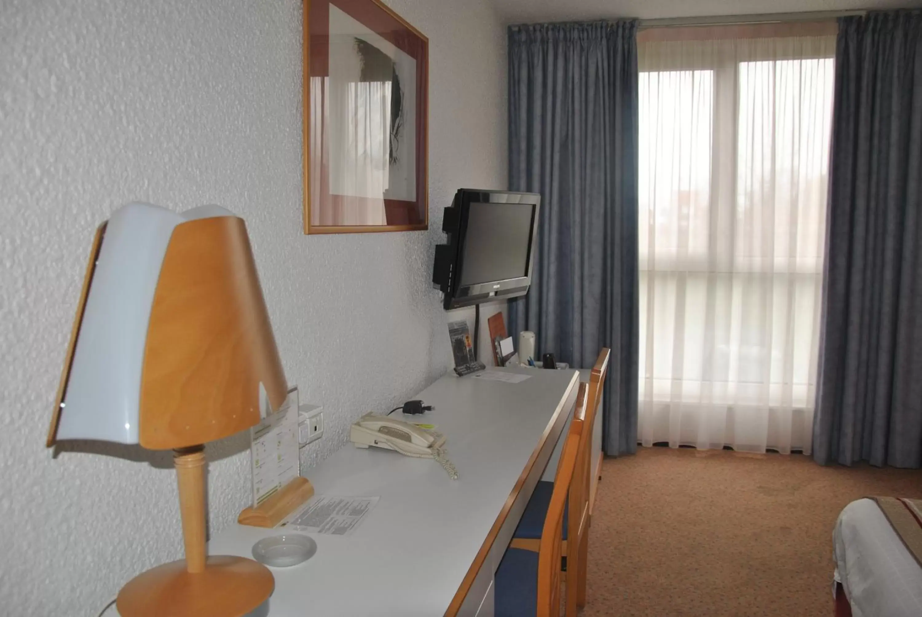 Seating area, TV/Entertainment Center in ibis Styles Lille Neuville en Ferrain