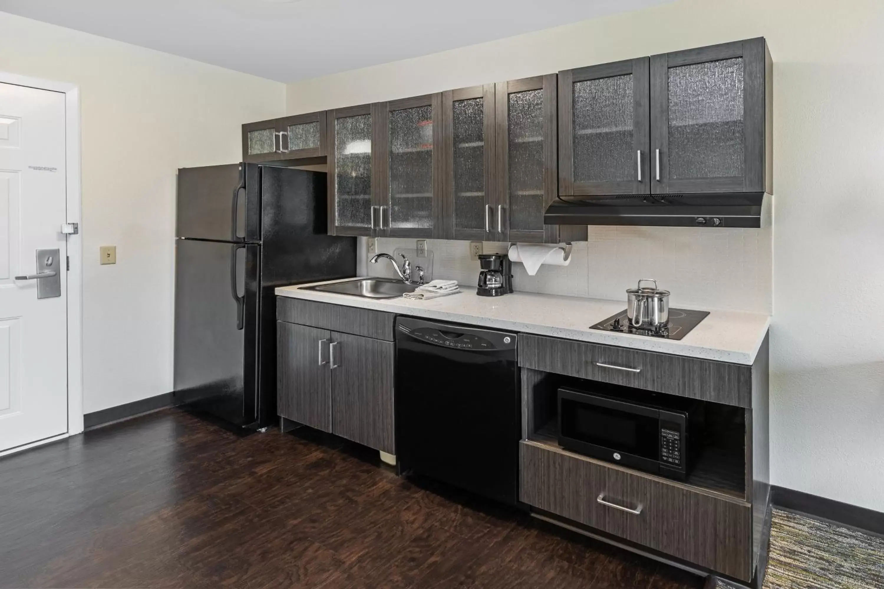 Photo of the whole room, Kitchen/Kitchenette in Candlewood Suites Hattiesburg, an IHG Hotel